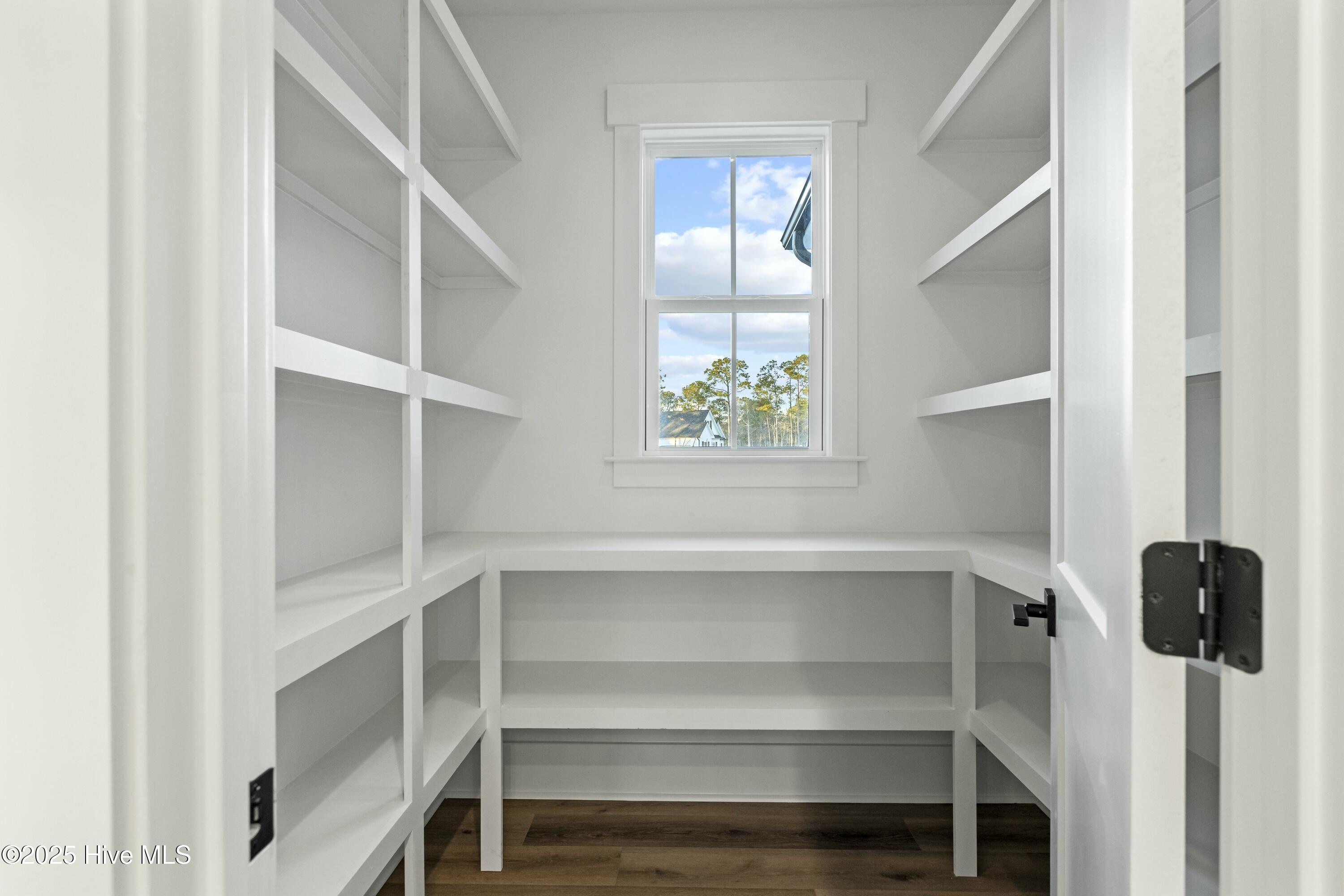 234 Hampton Court Property Photo 14