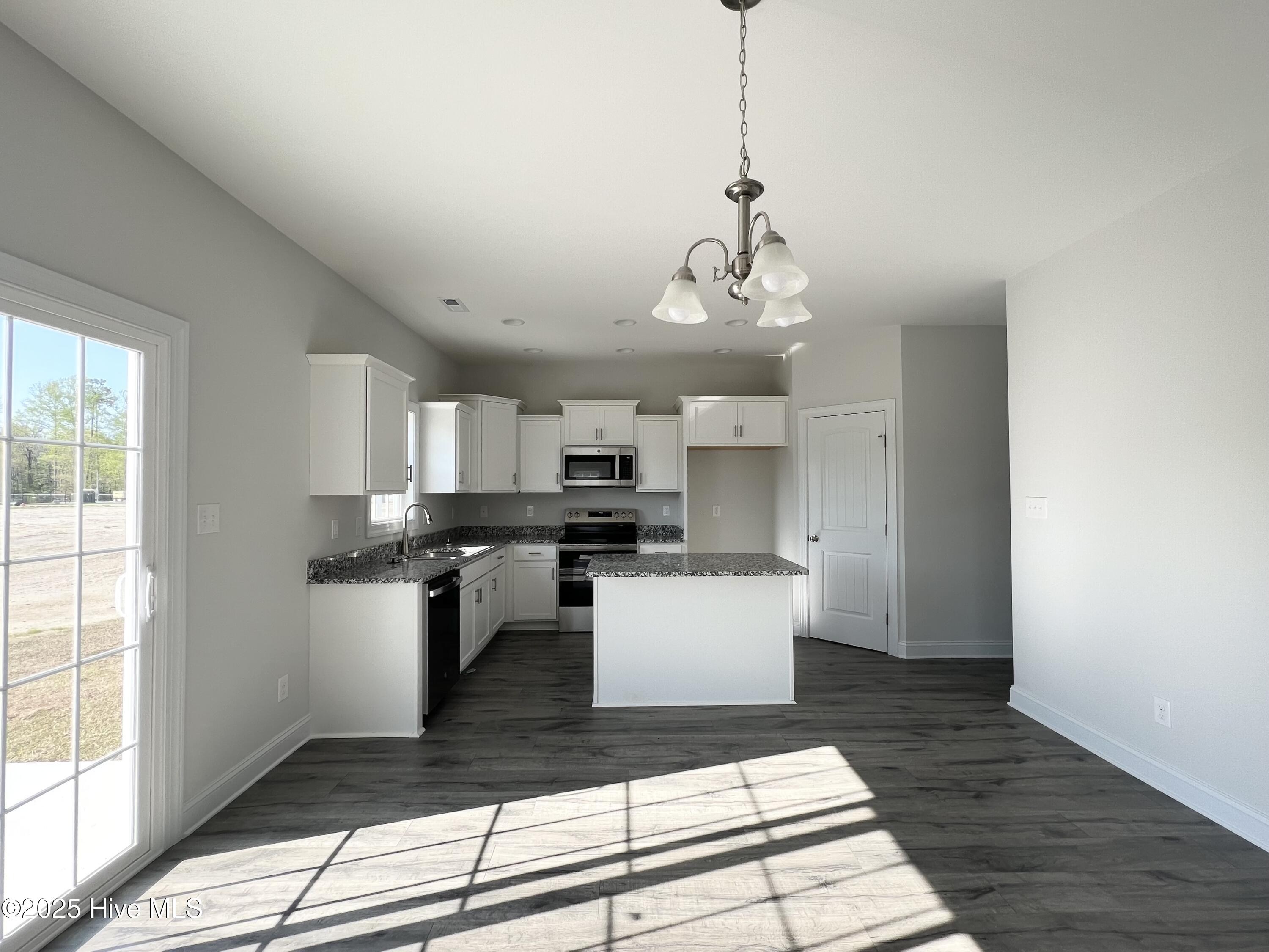 2025 Bluewater Boulevard Property Photo 6