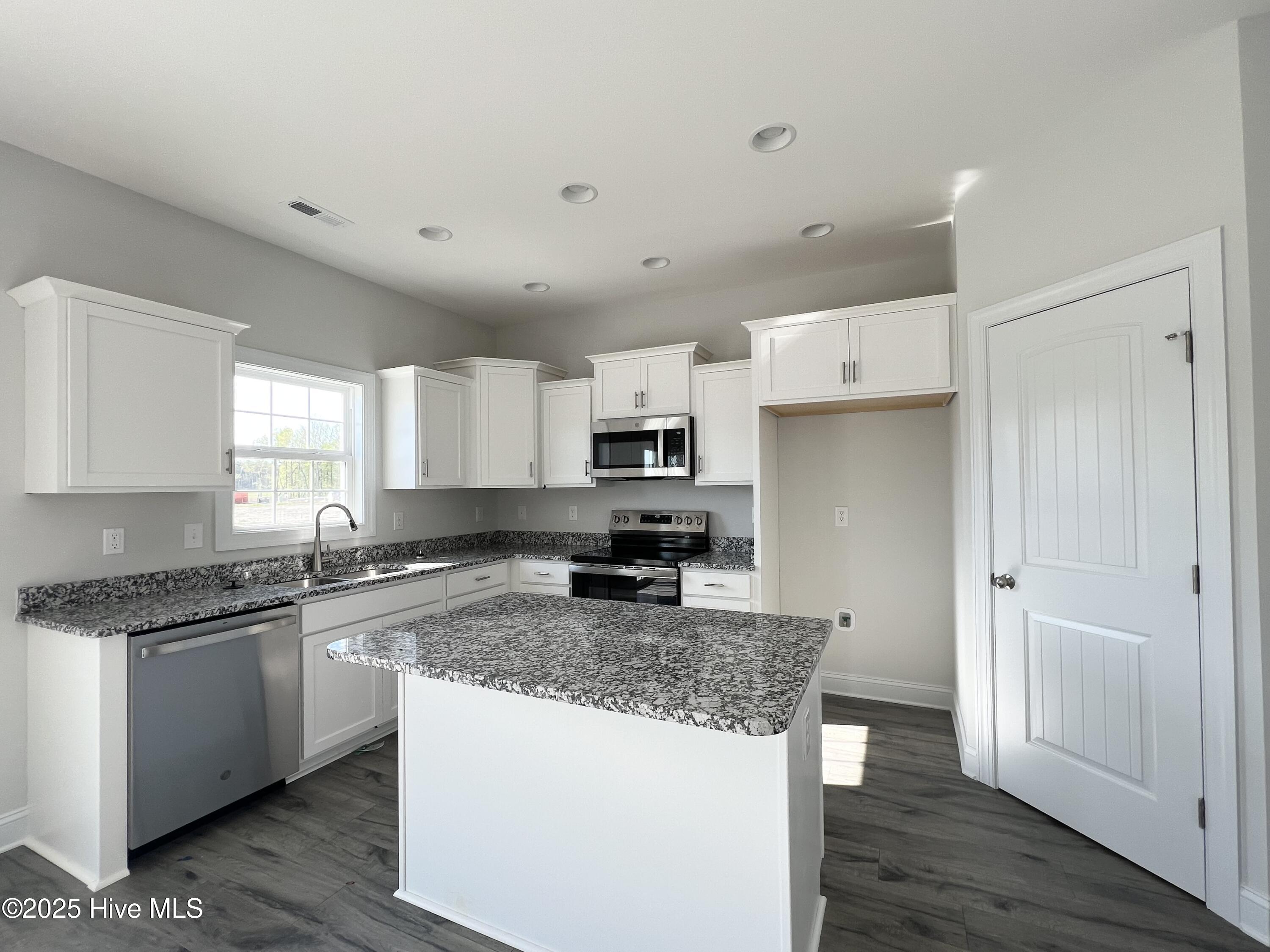 2025 Bluewater Boulevard Property Photo 7