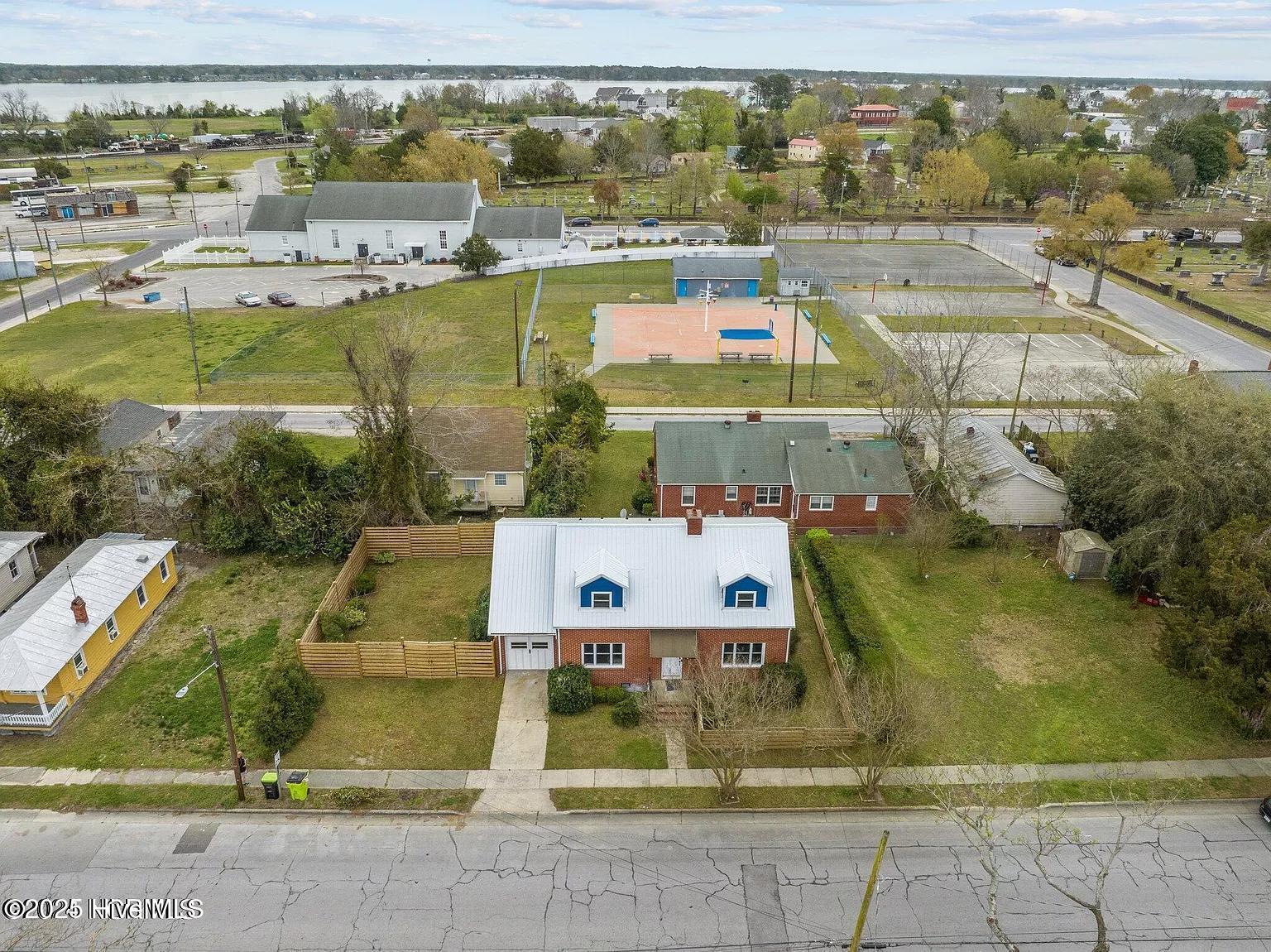916 Bern Street Property Photo 37