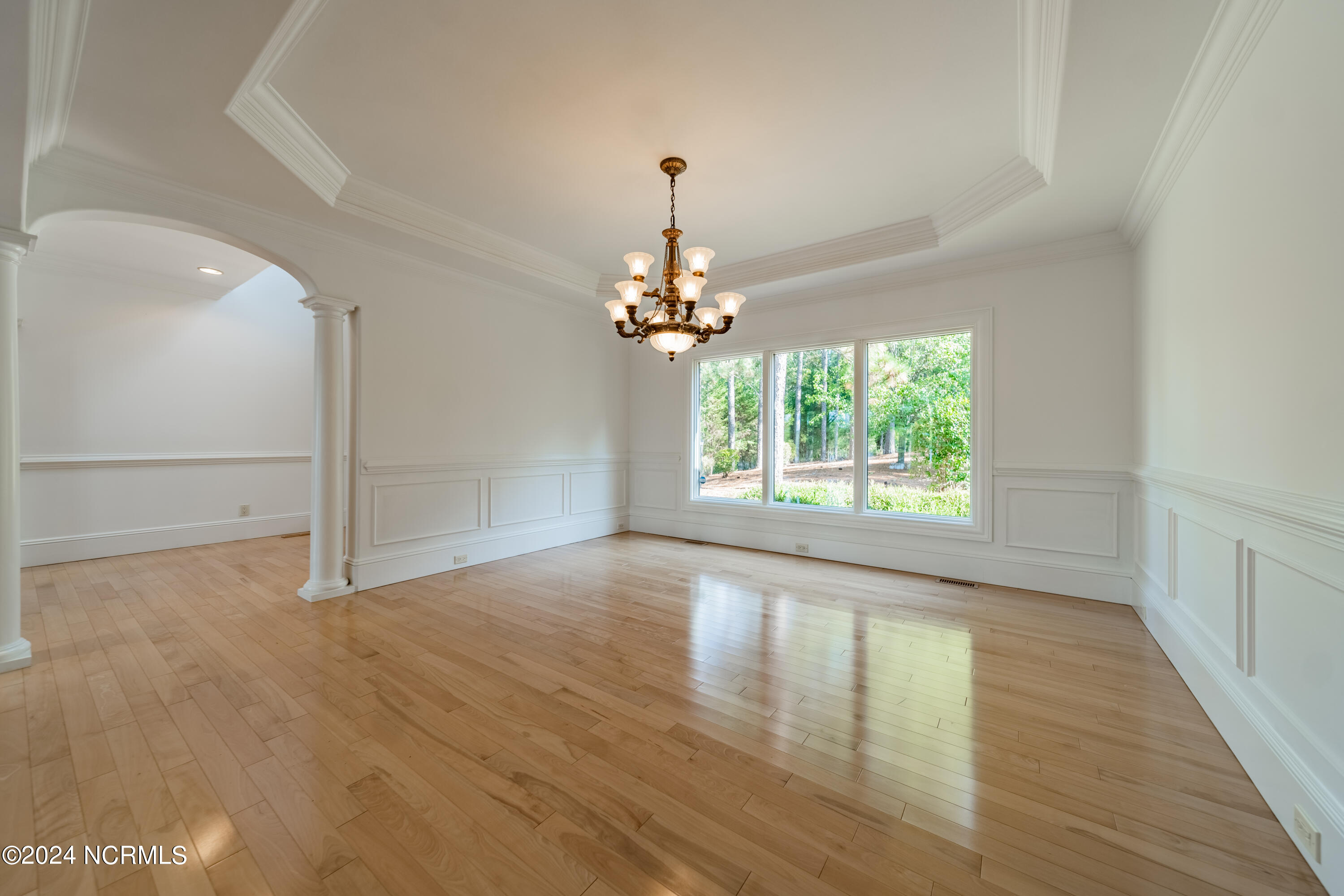 134 Lawrence Ovlk Property Photo 10