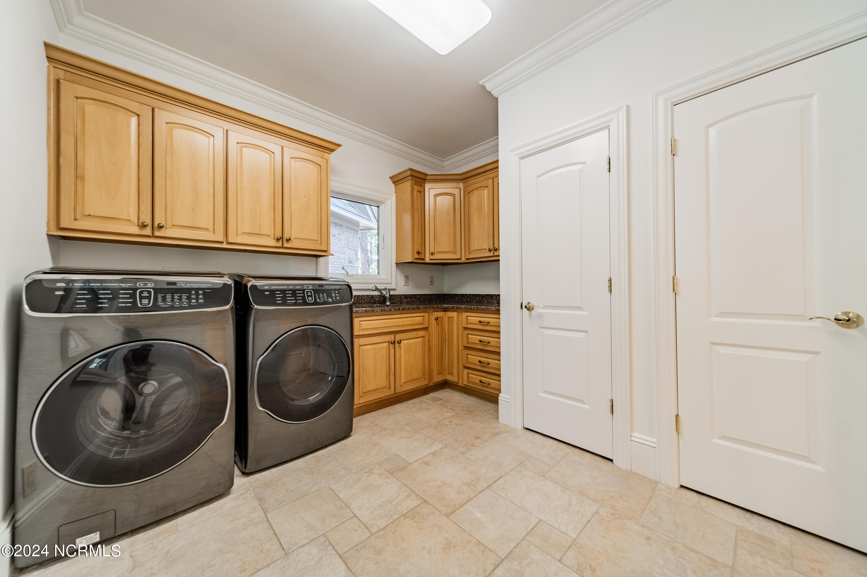 134 Lawrence Ovlk Property Photo 24