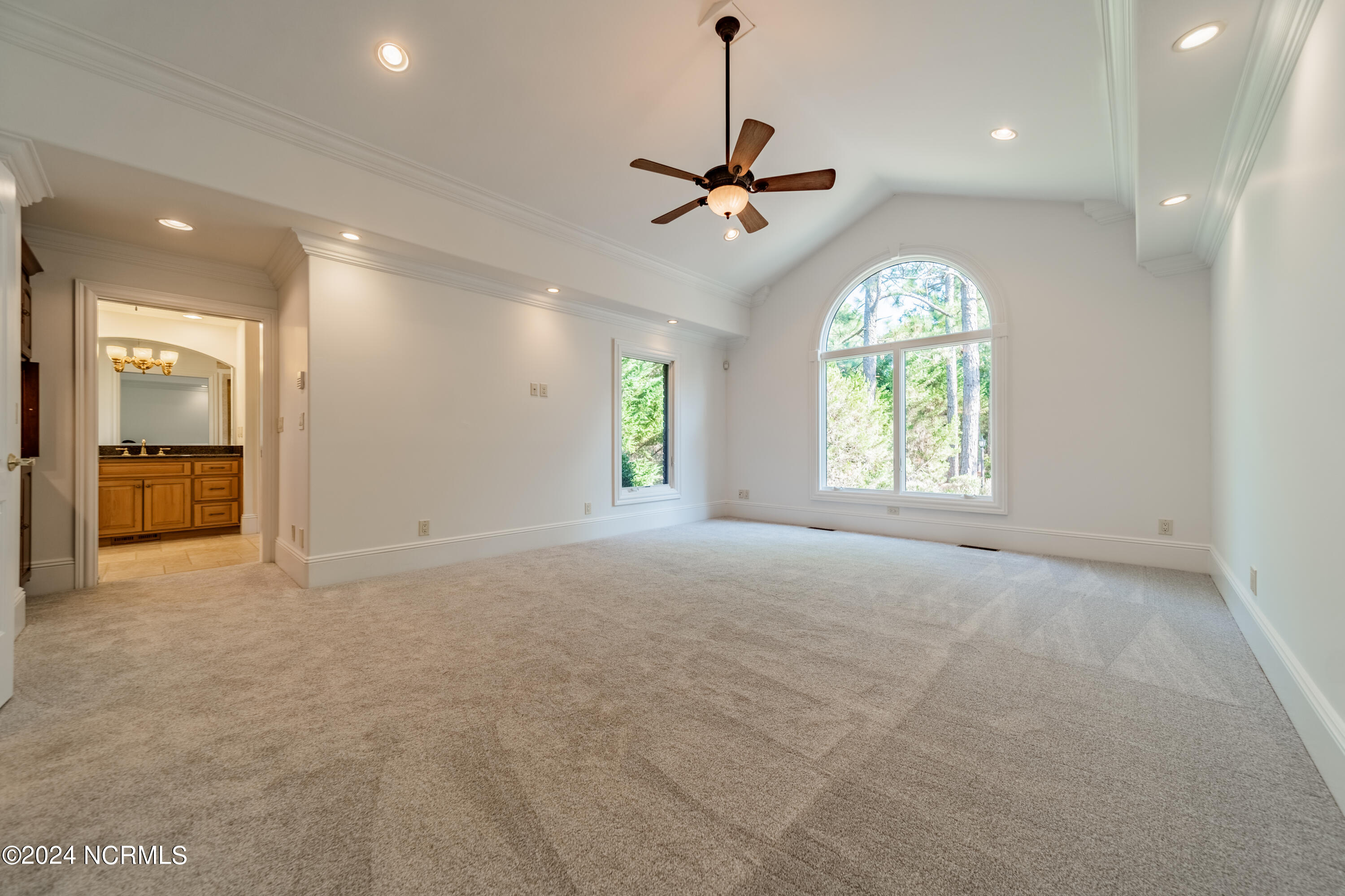 134 Lawrence Ovlk Property Photo 25