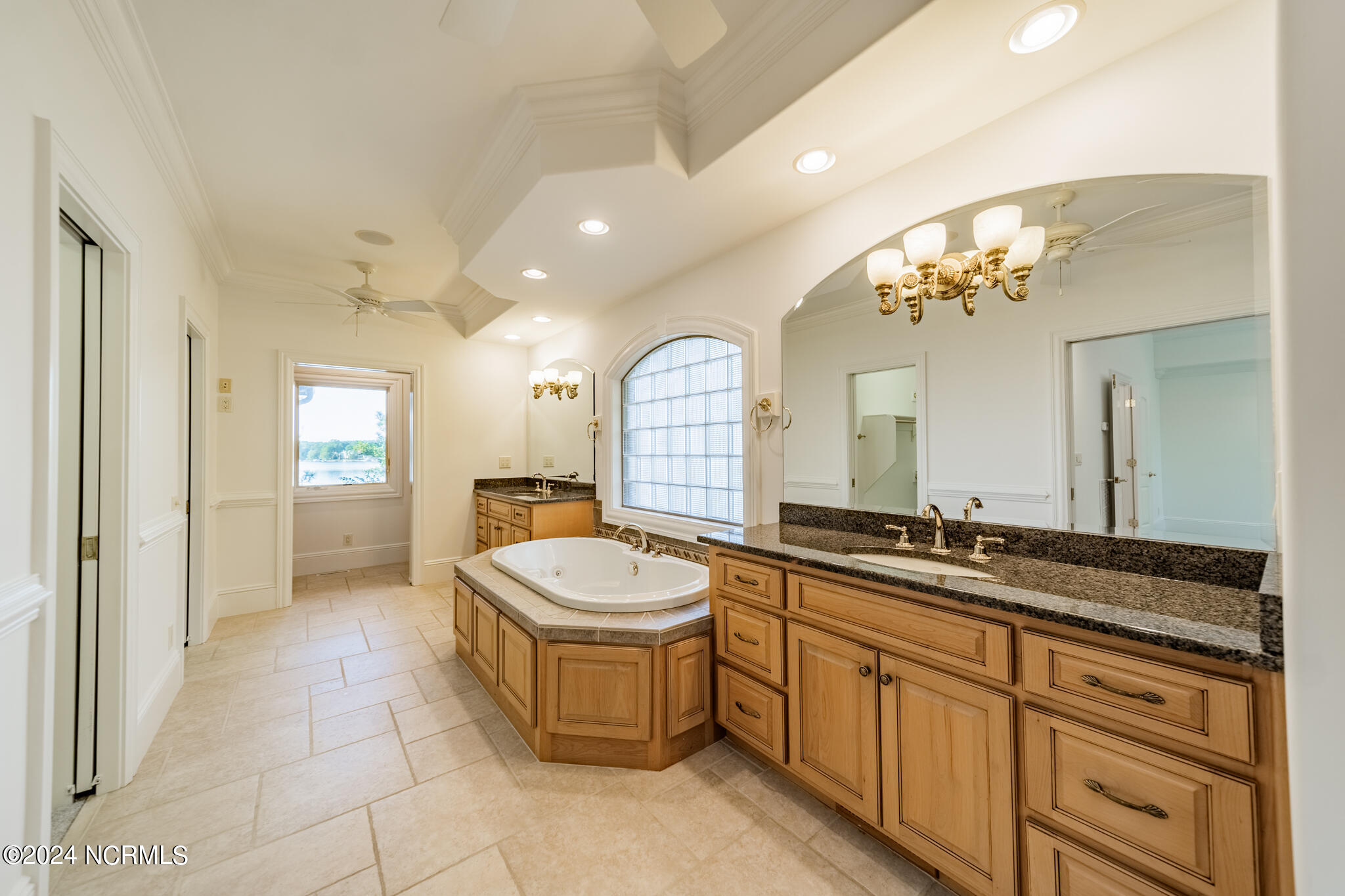 134 Lawrence Ovlk Property Photo 27