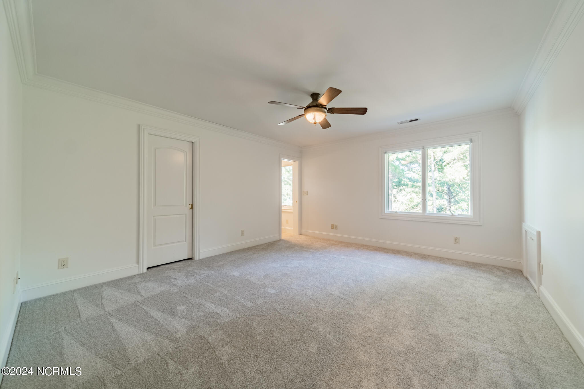 134 Lawrence Ovlk Property Photo 32