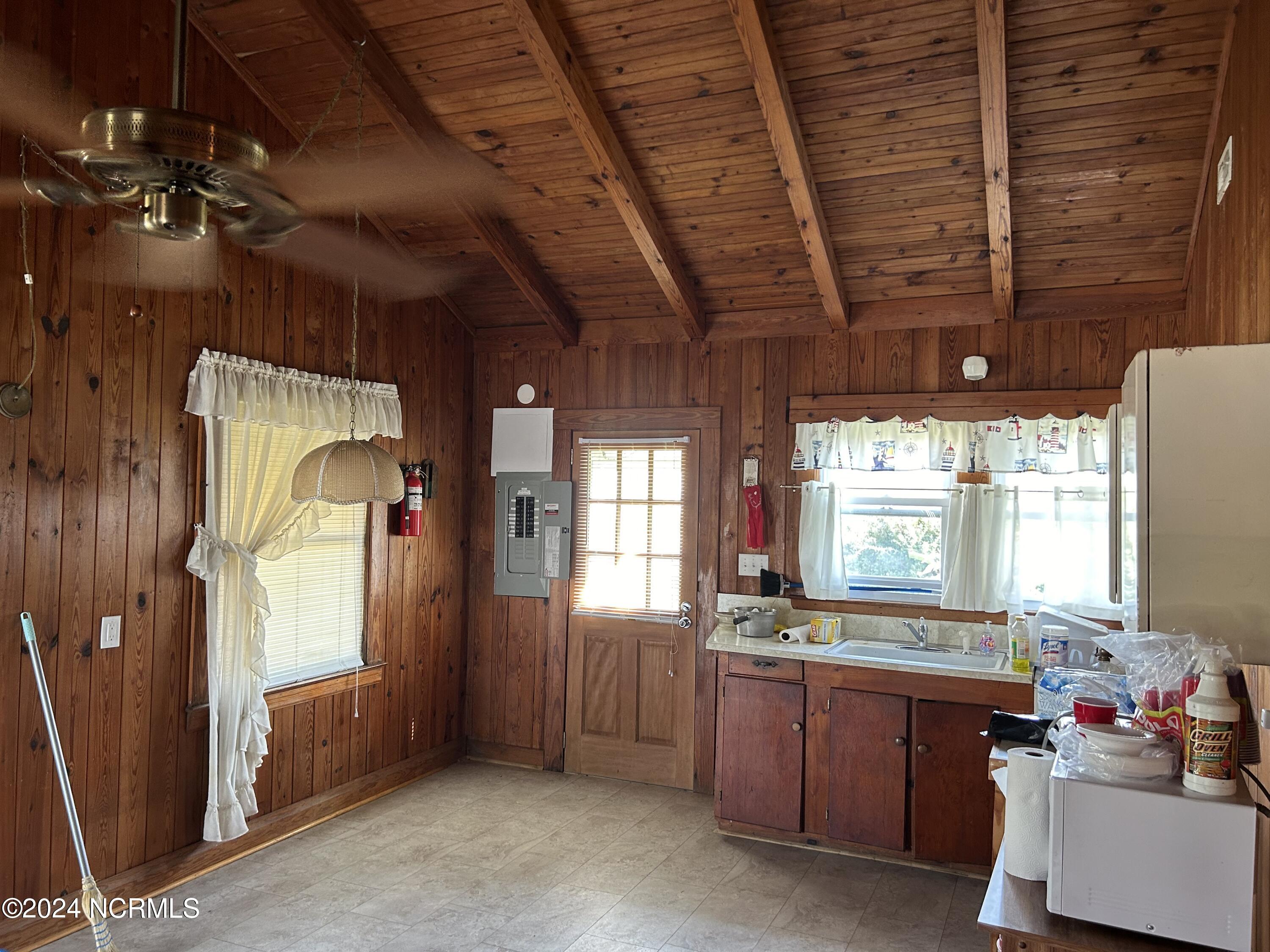 827 Fort Fisher Boulevard Property Photo 5