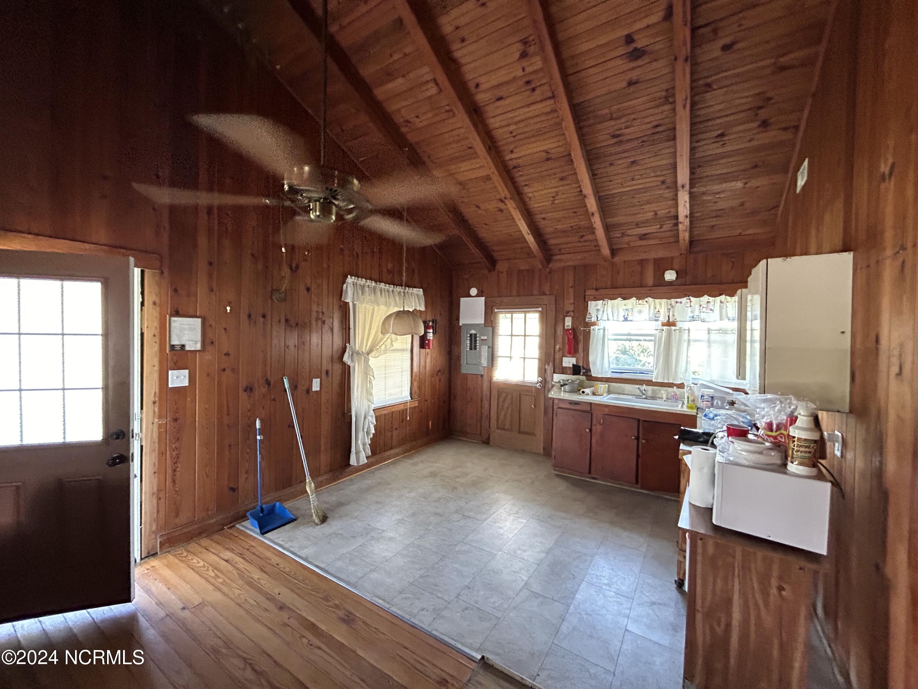827 Fort Fisher Boulevard Property Photo 6