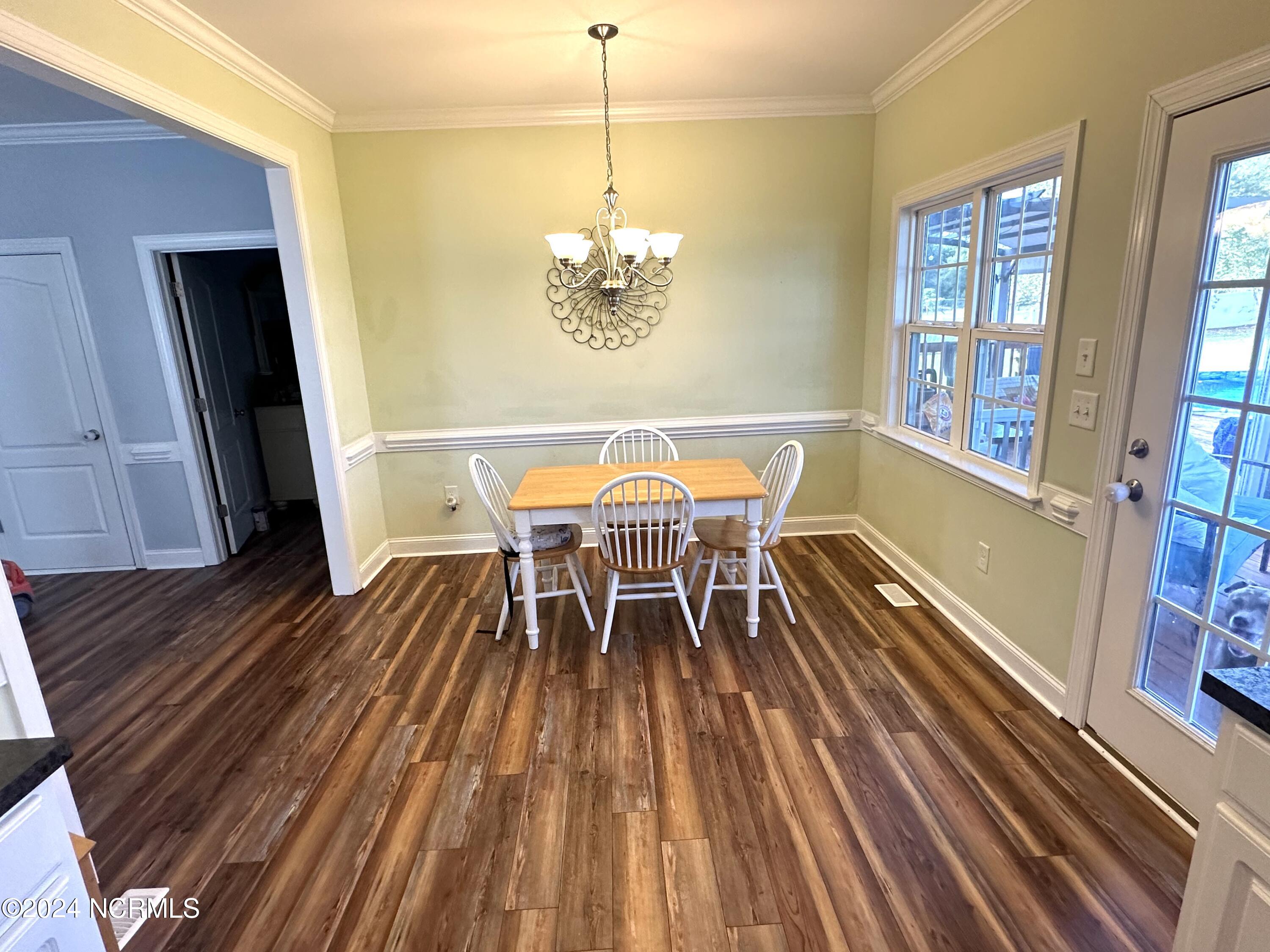 8106 Gentle Breeze Drive Property Photo 11