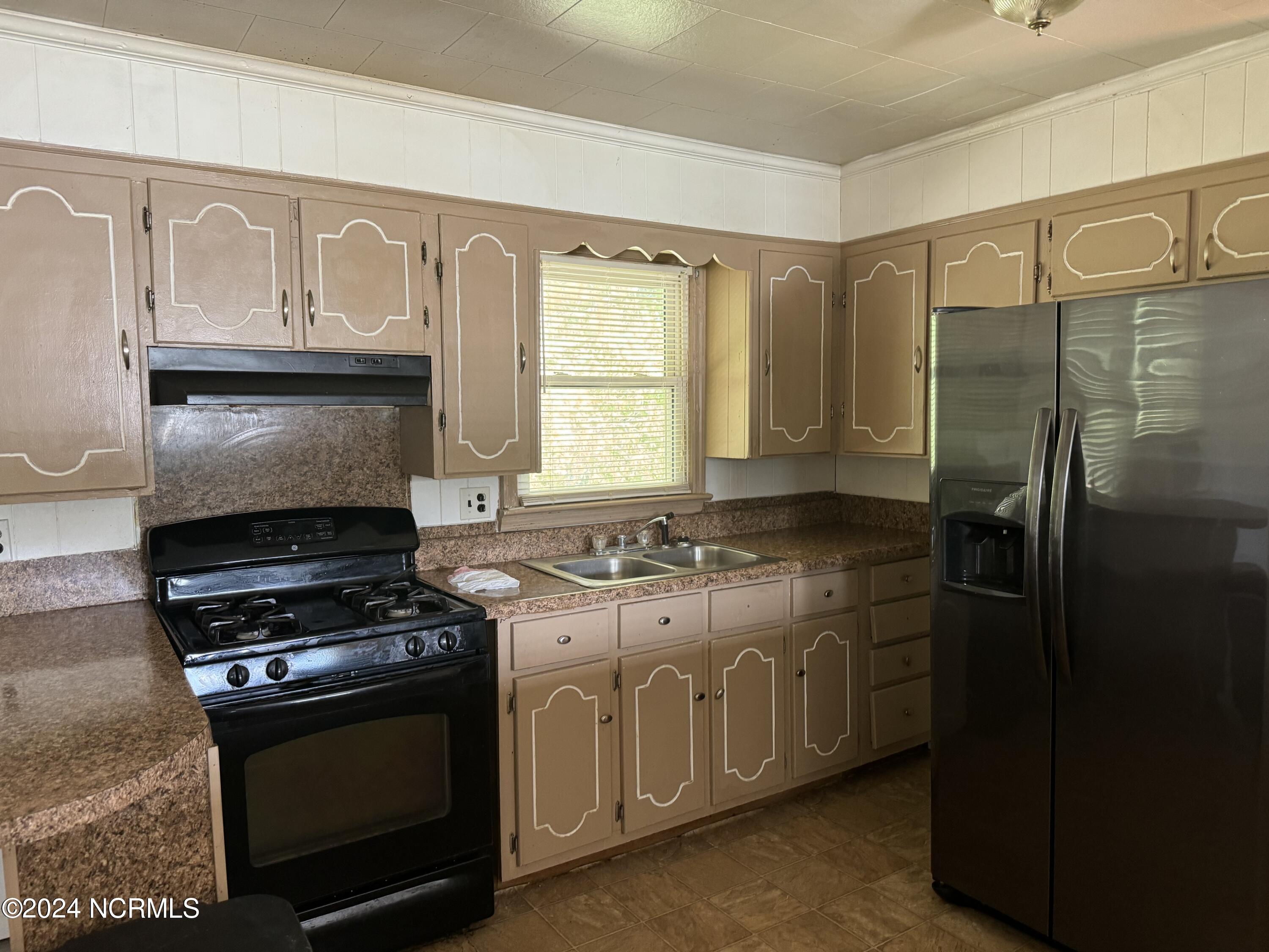 6748 Hassell Road Property Photo 2