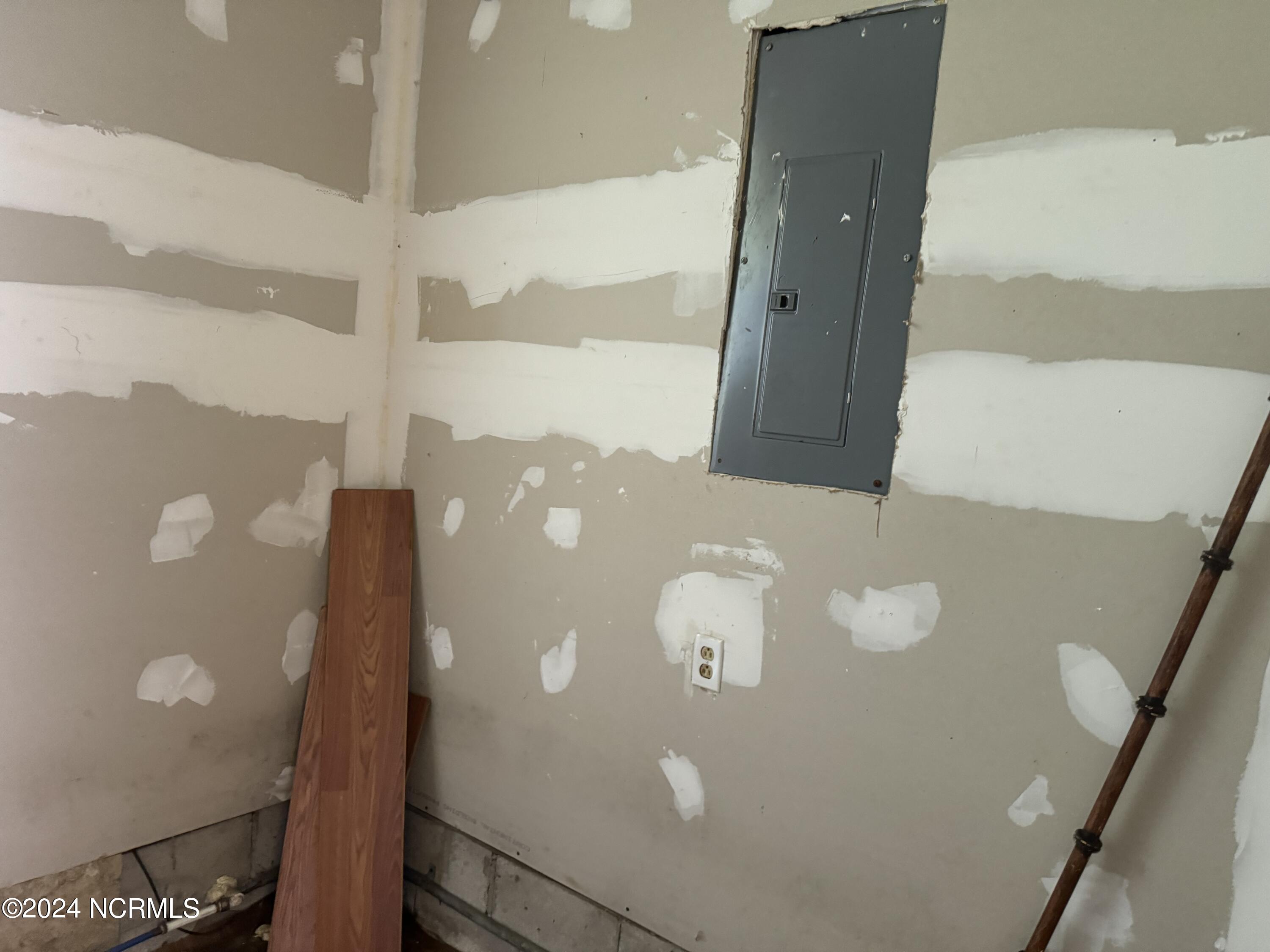 6748 Hassell Road Property Photo 10