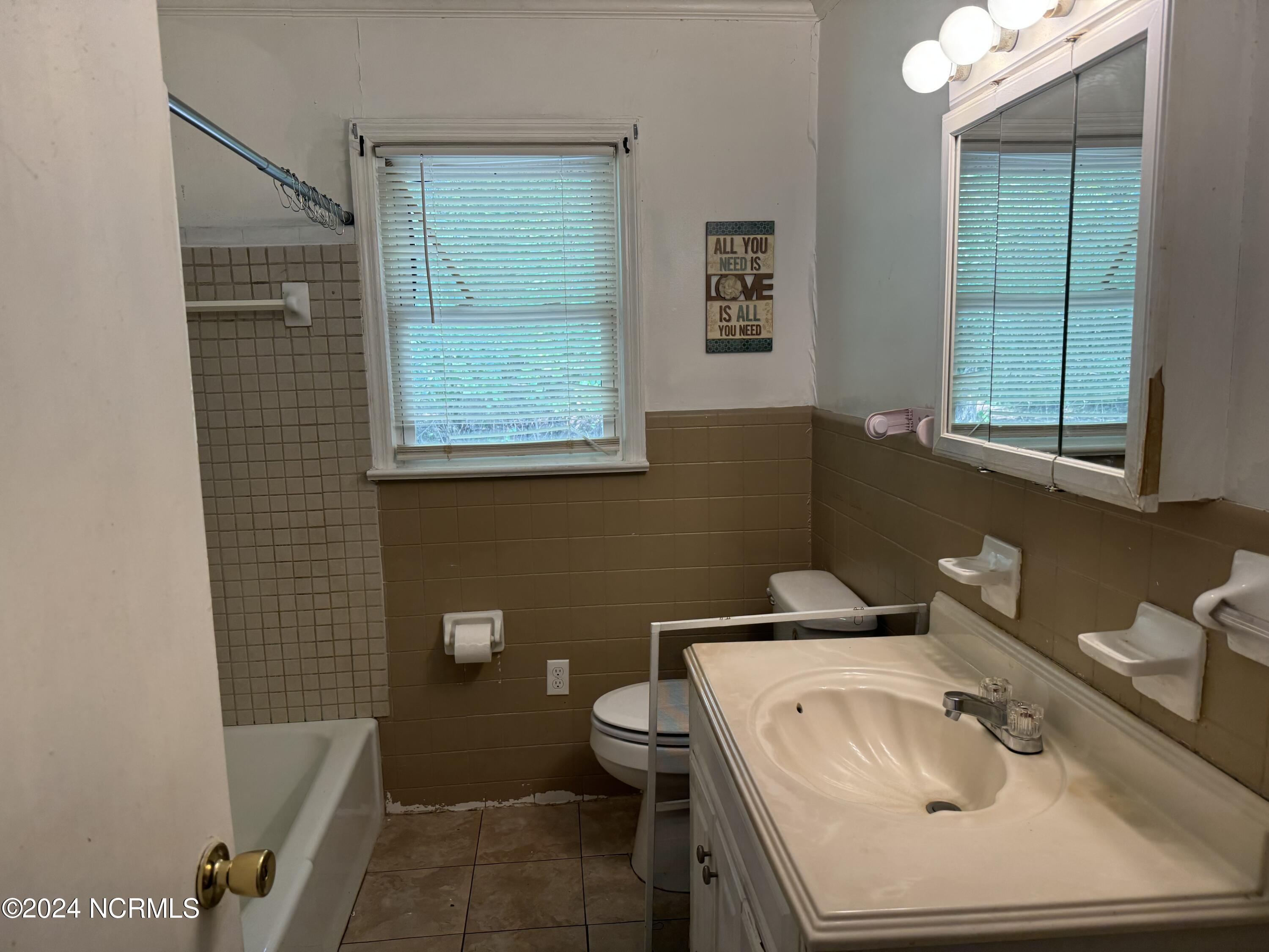 6748 Hassell Road Property Photo 11