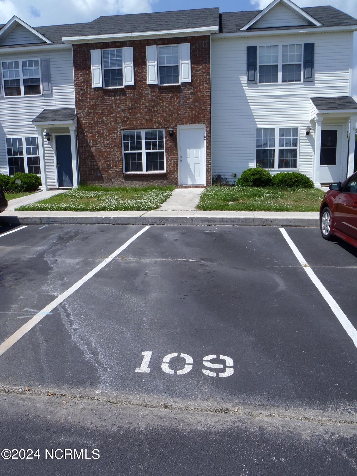 109 Fairwood Court Property Photo 1