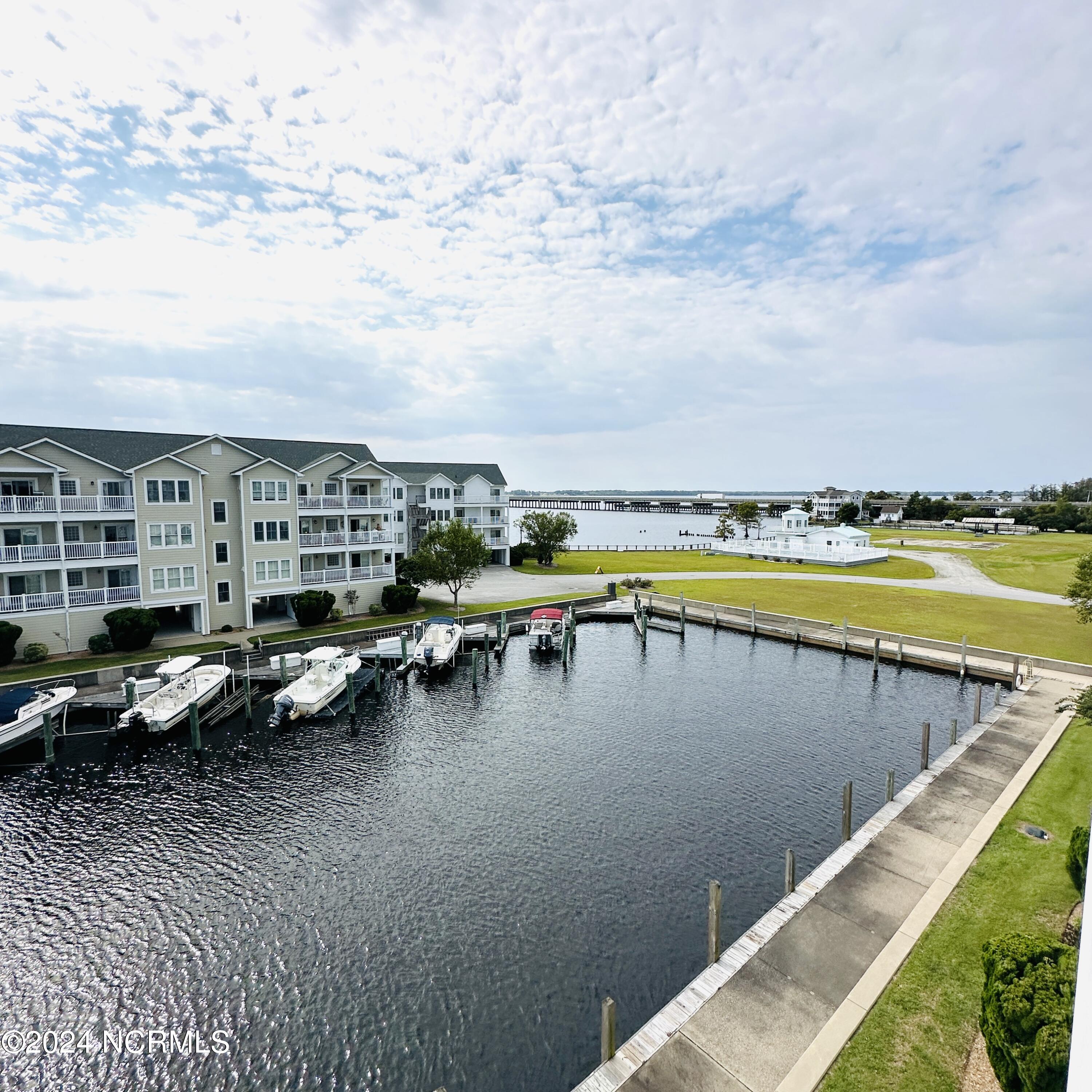 152 Wharf Landing Drive F Property Photo 1
