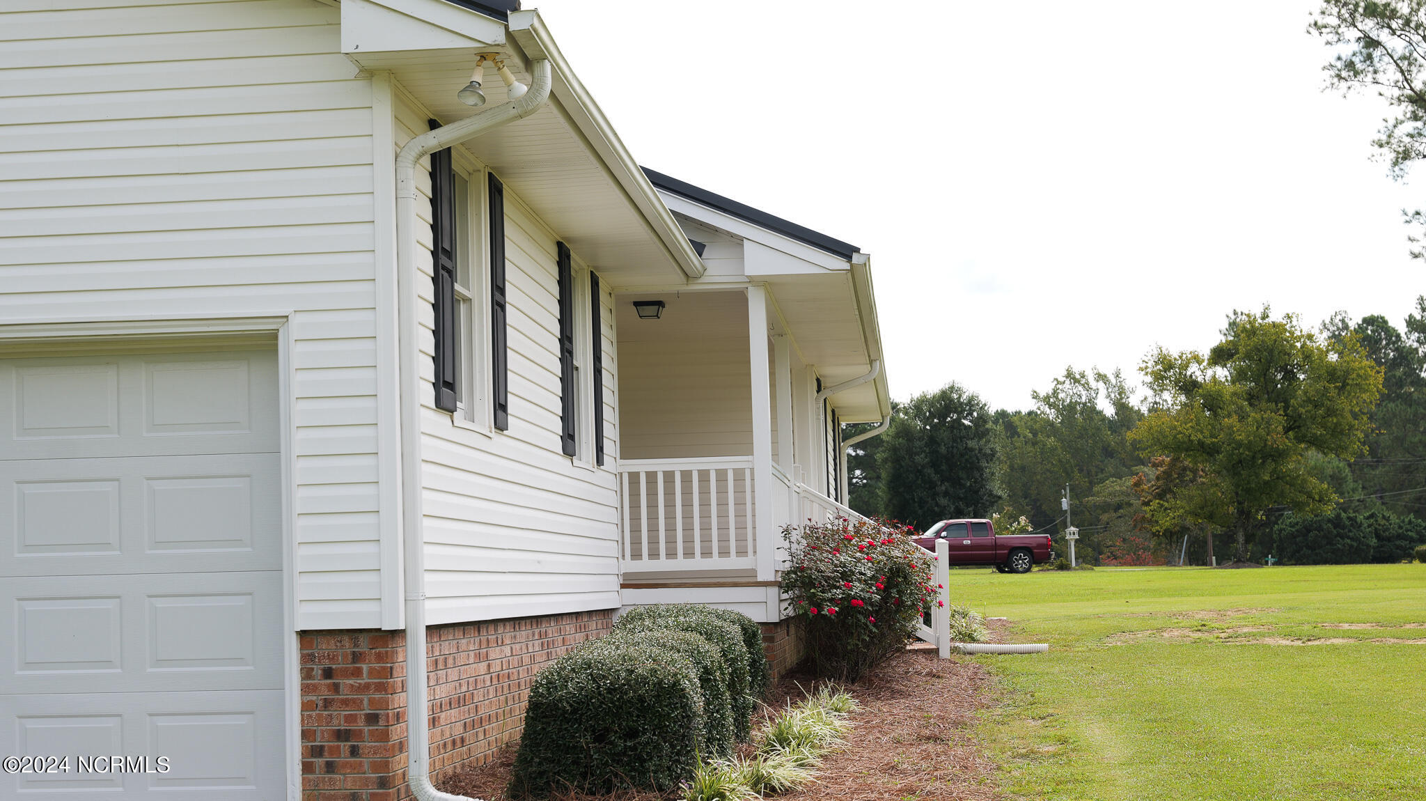 208 Old Lumberton Road Property Photo 6