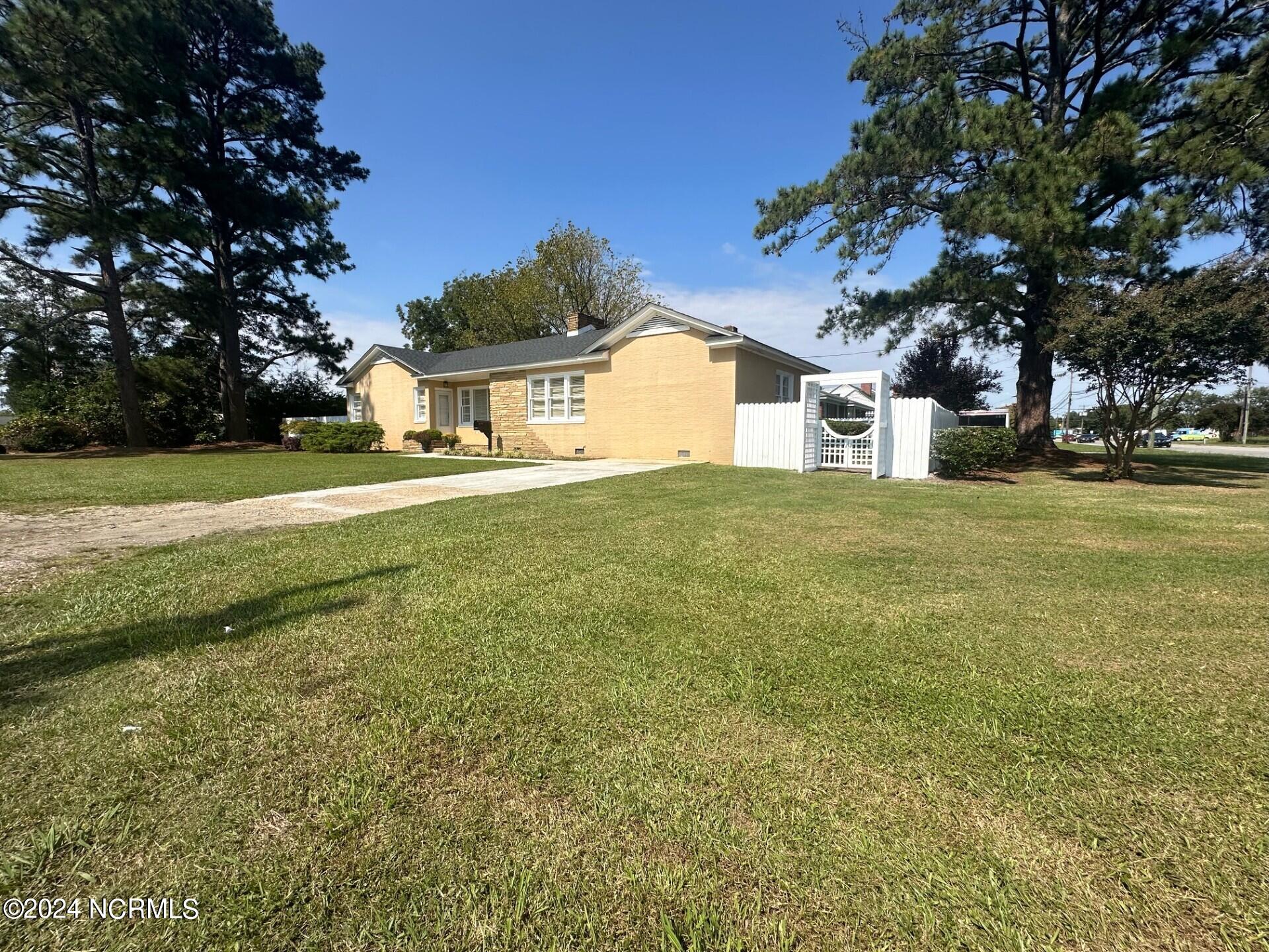 800 E Troy Street Property Photo 4