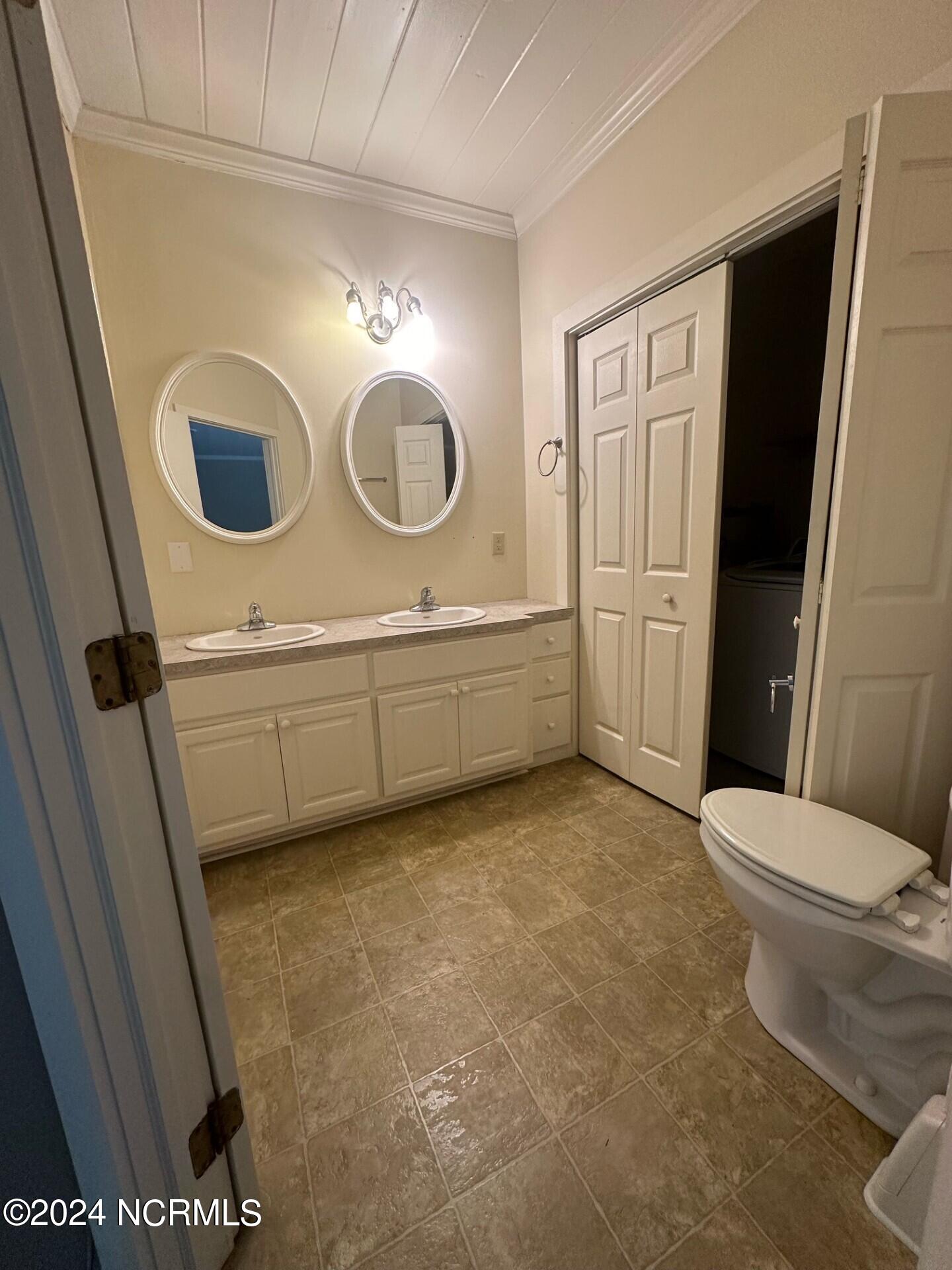 800 E Troy Street Property Photo 23