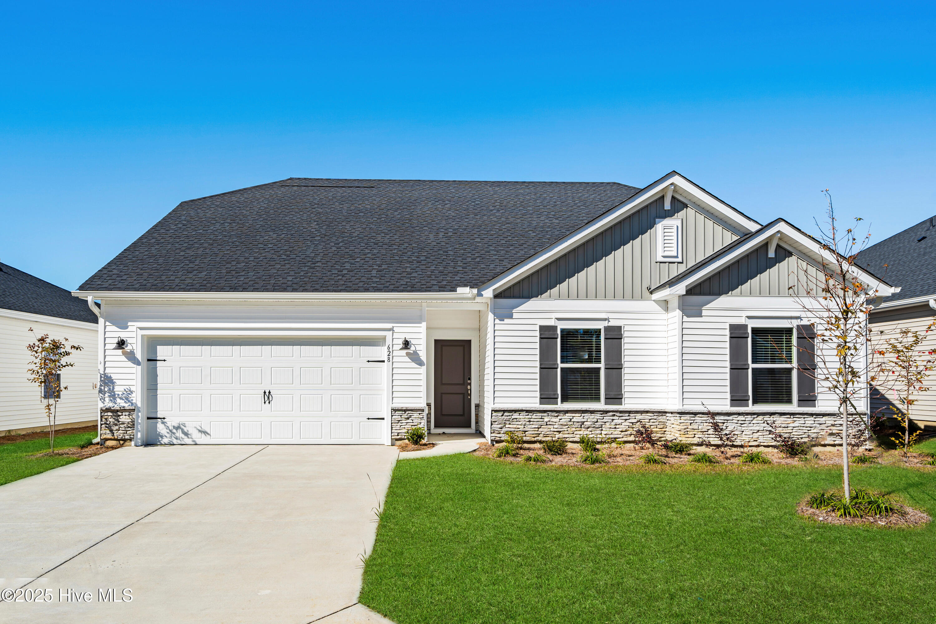 628 Blackthorne Circle Property Photo 1