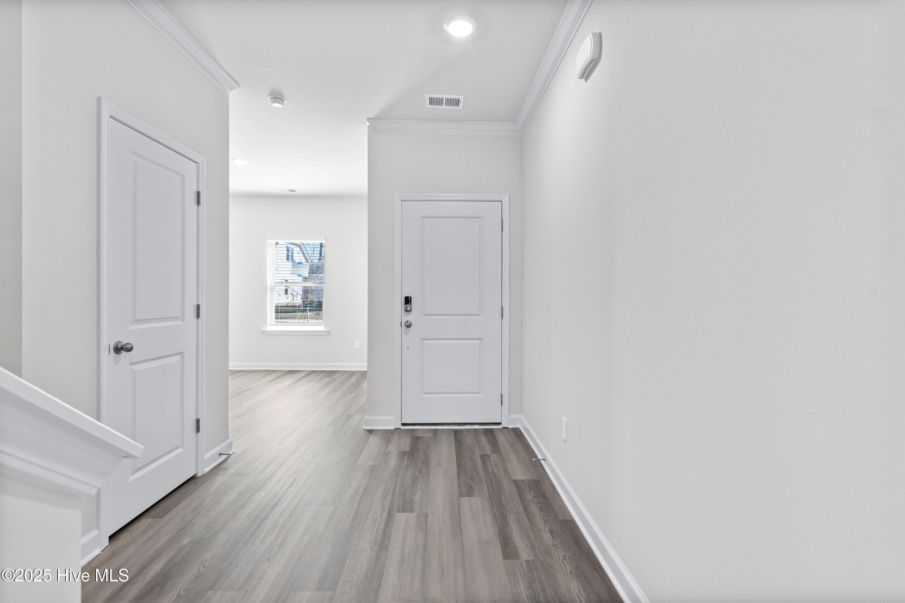 628 Blackthorne Circle Property Photo 3