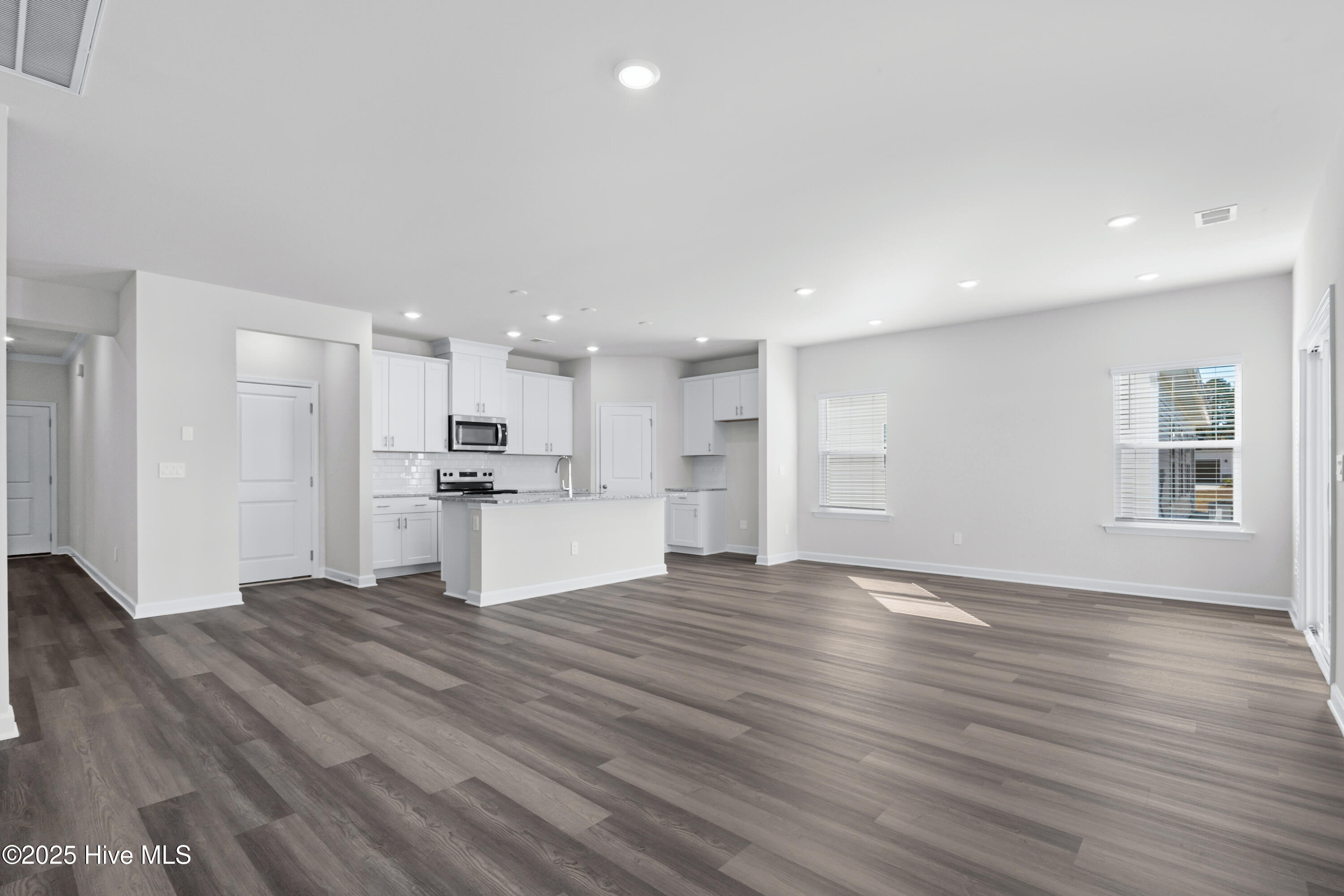 628 Blackthorne Circle Property Photo 8
