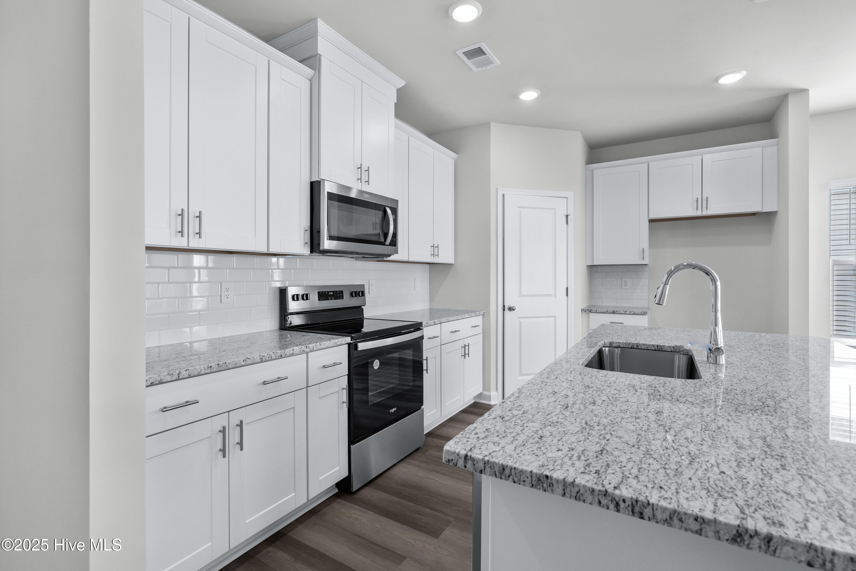 628 Blackthorne Circle Property Photo 12