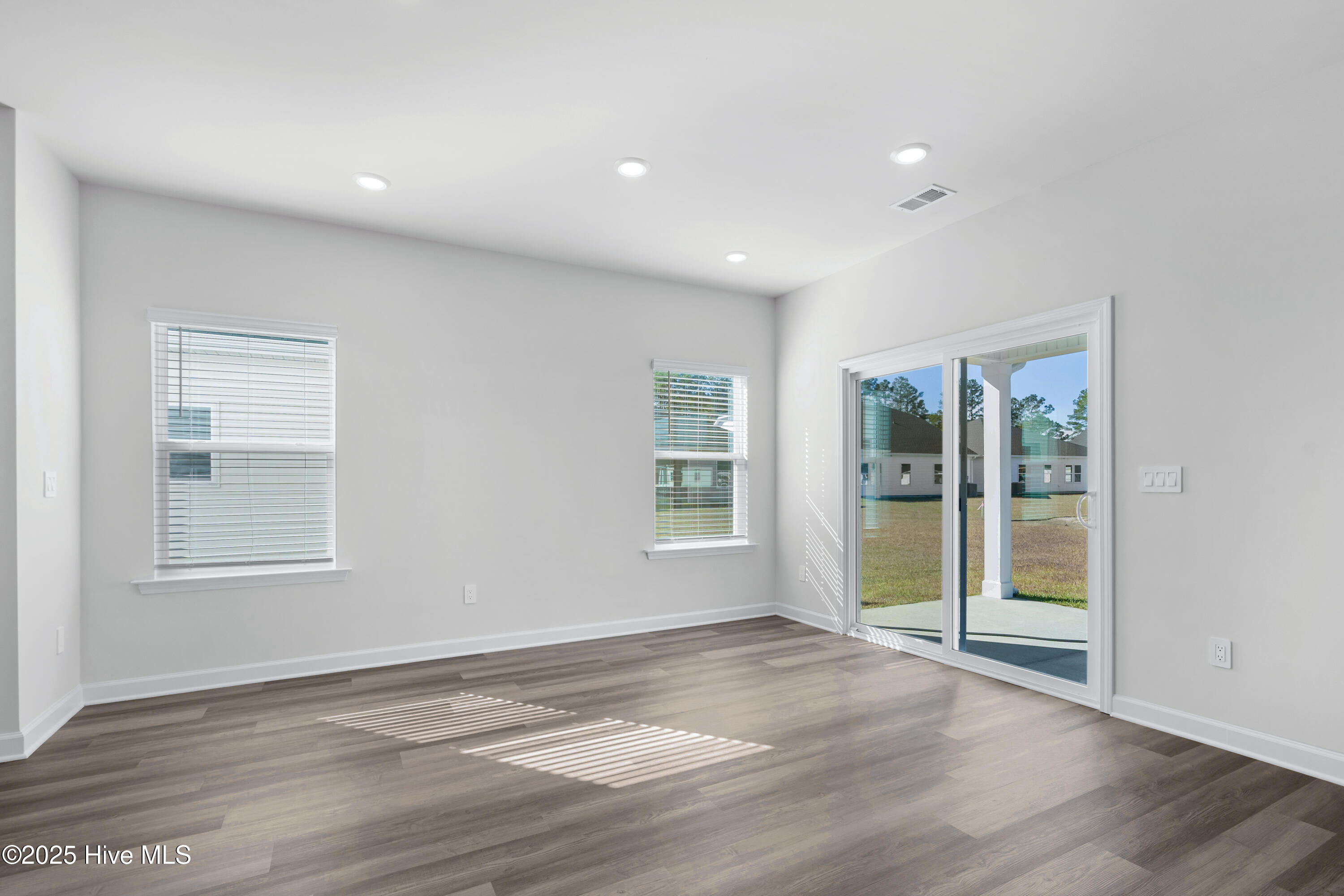 628 Blackthorne Circle Property Photo 14