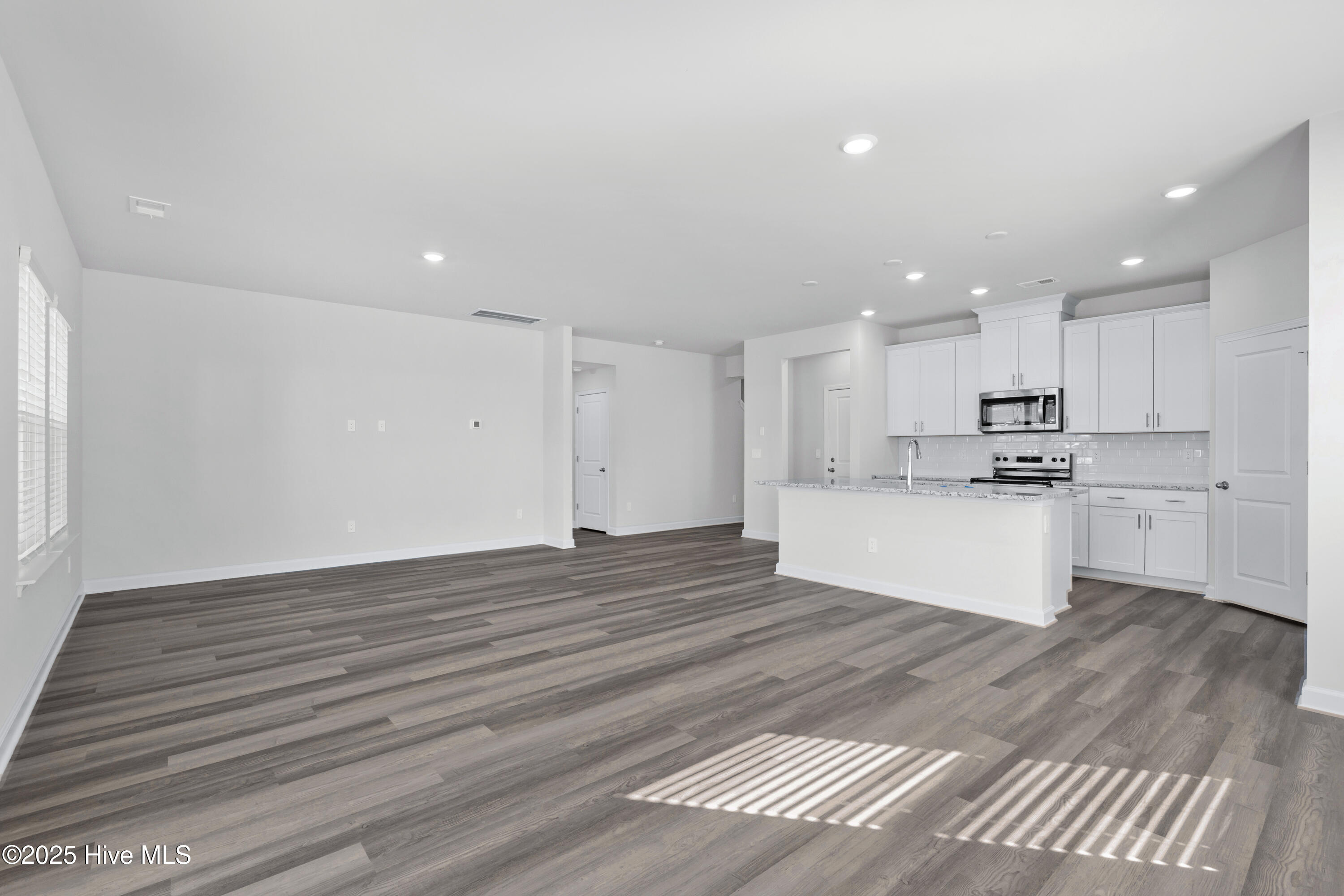 628 Blackthorne Circle Property Photo 16
