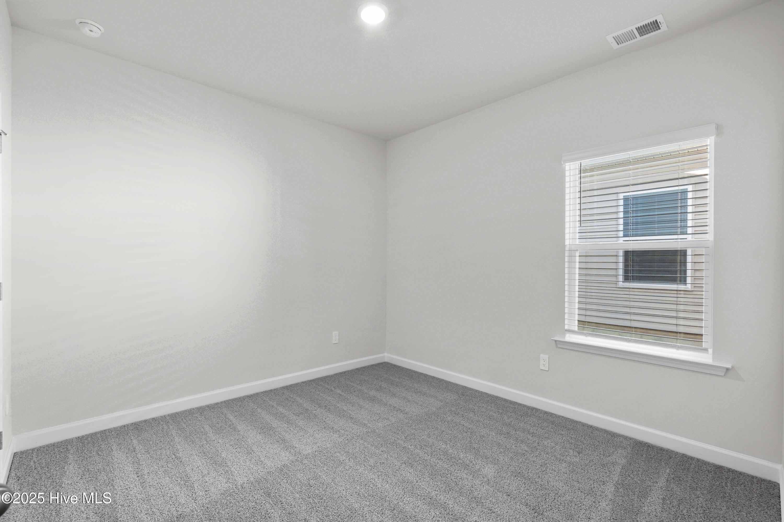 628 Blackthorne Circle Property Photo 25