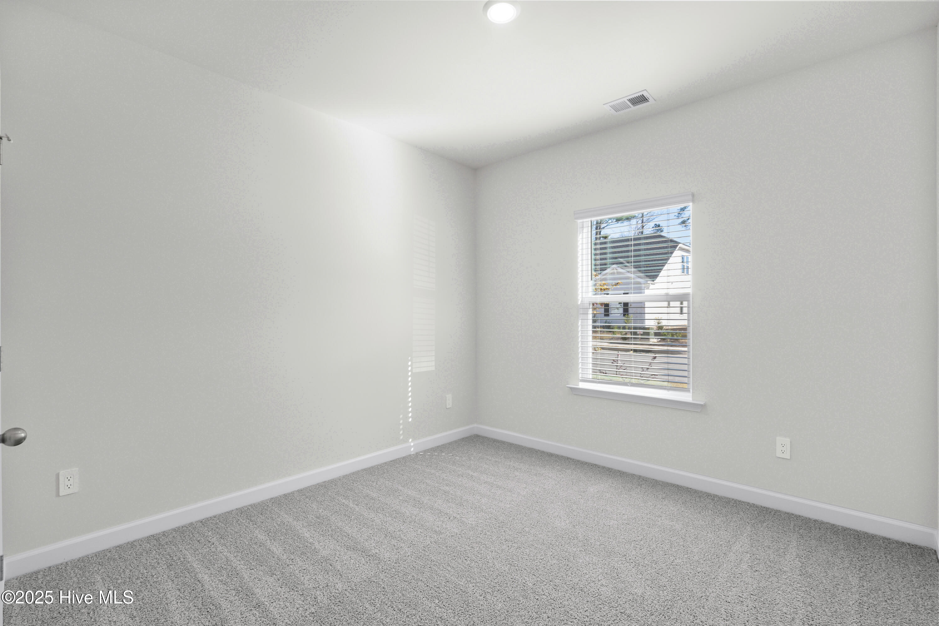 628 Blackthorne Circle Property Photo 26