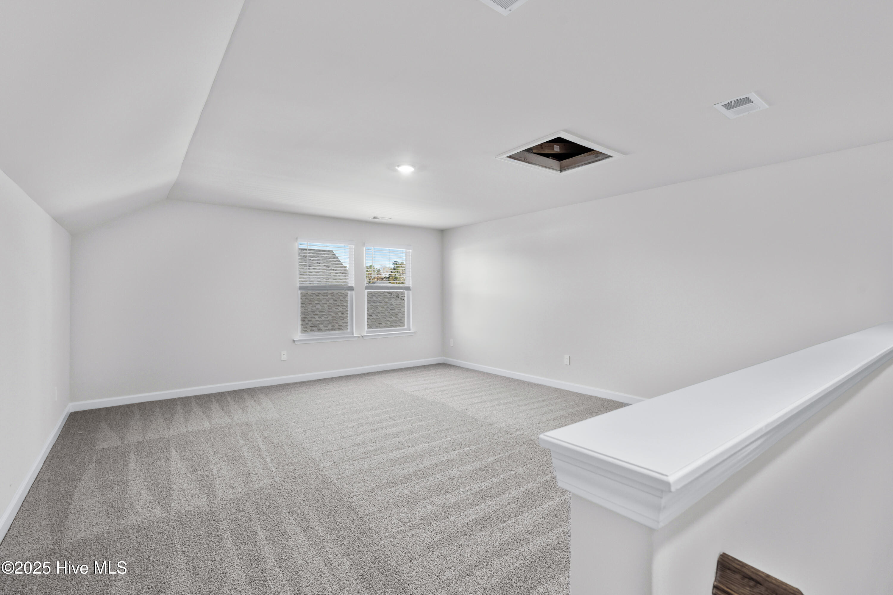 628 Blackthorne Circle Property Photo 28