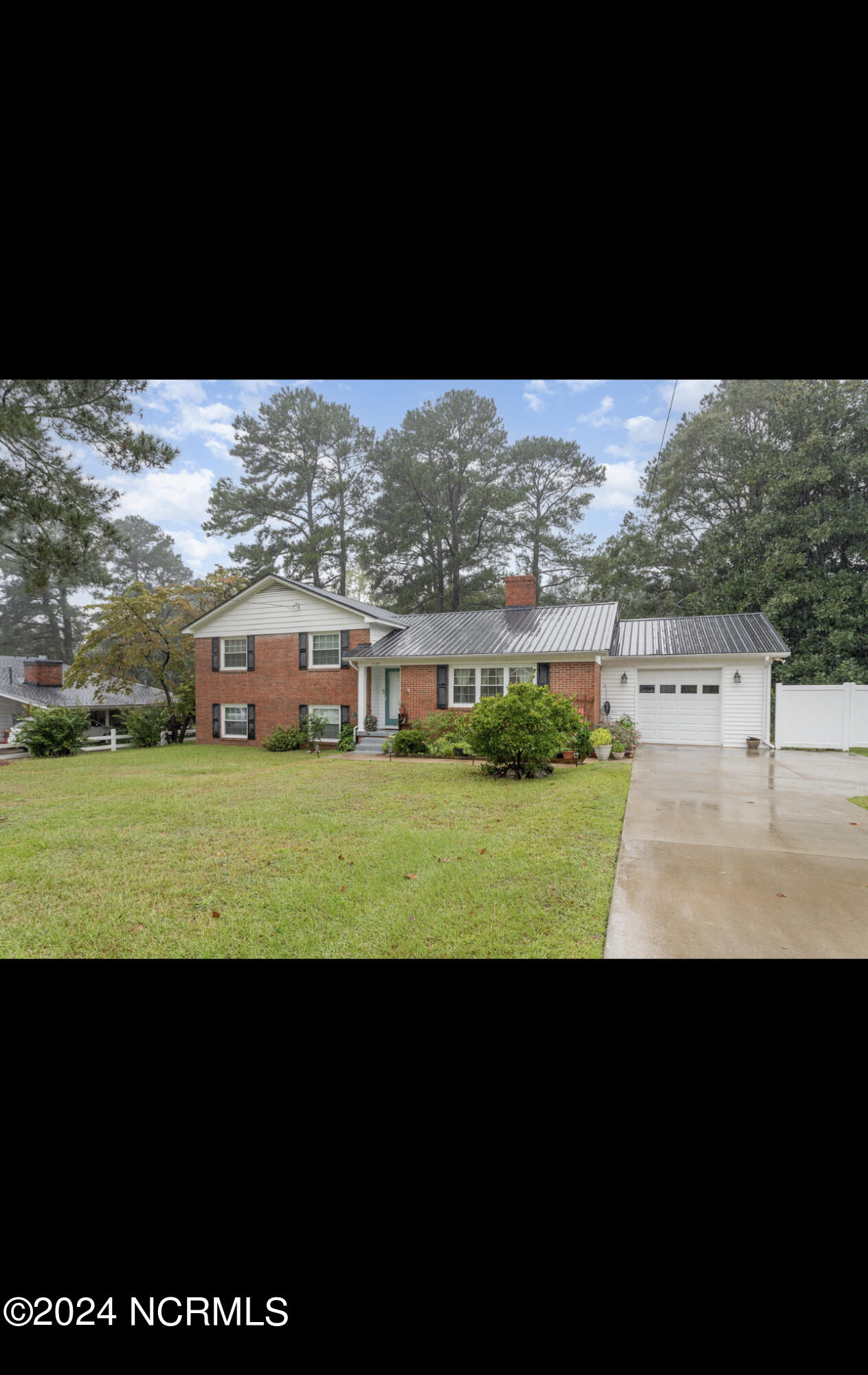 1809 Friendly Road Property Photo 2