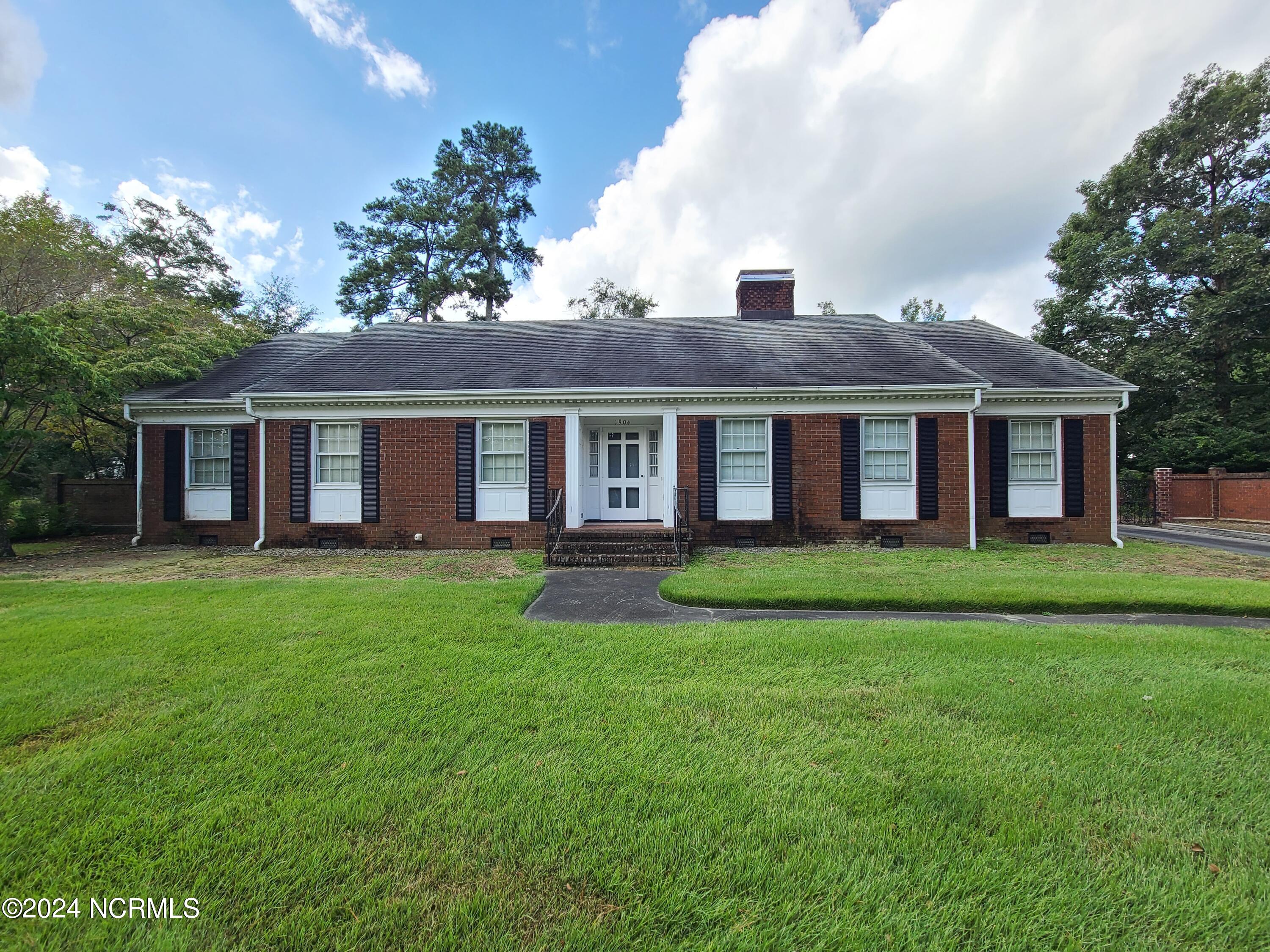 1904 Sedgefield Drive Property Photo 2