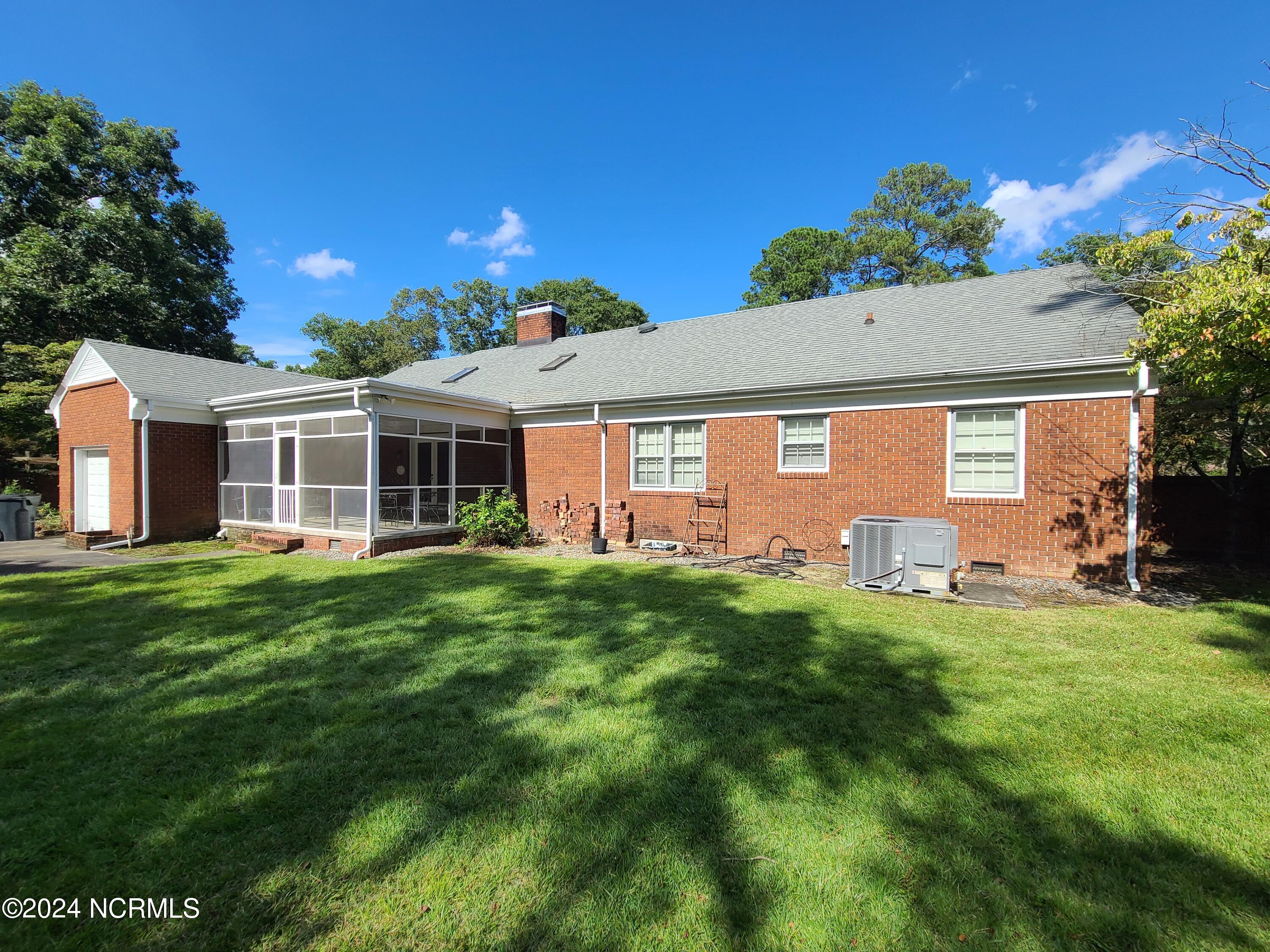 1904 Sedgefield Drive Property Photo 4