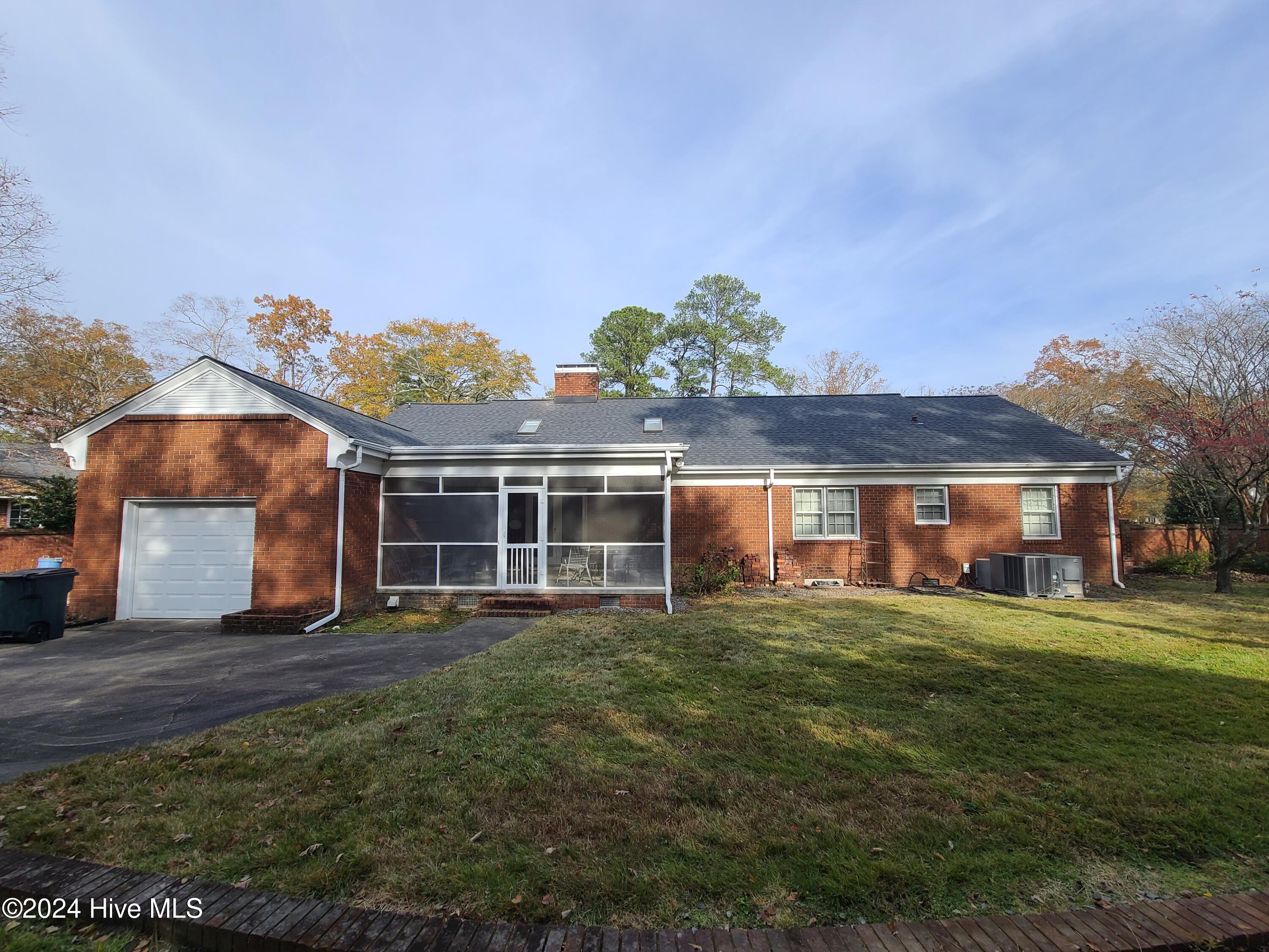 1904 Sedgefield Drive Property Photo 5