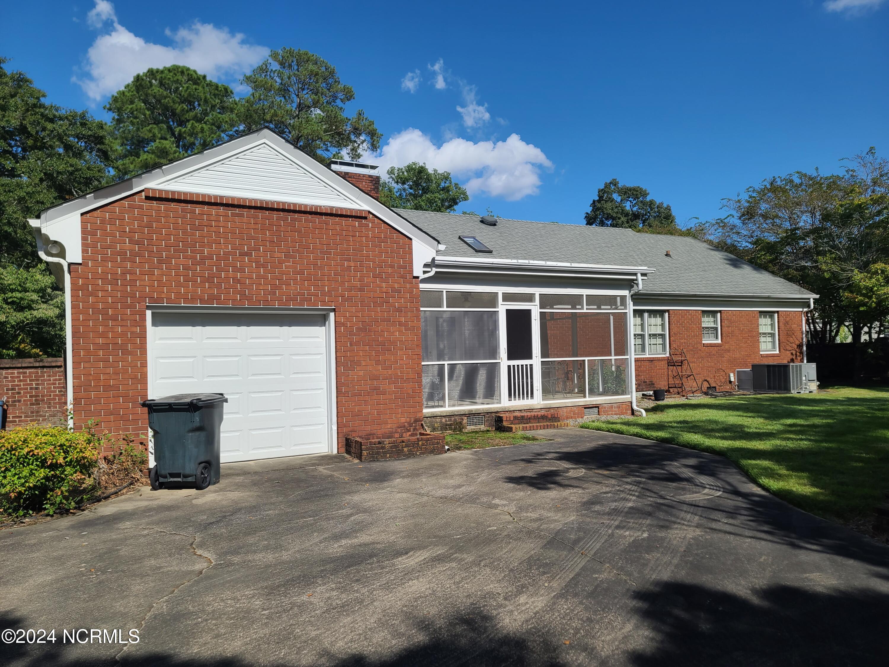 1904 Sedgefield Drive Property Photo 6