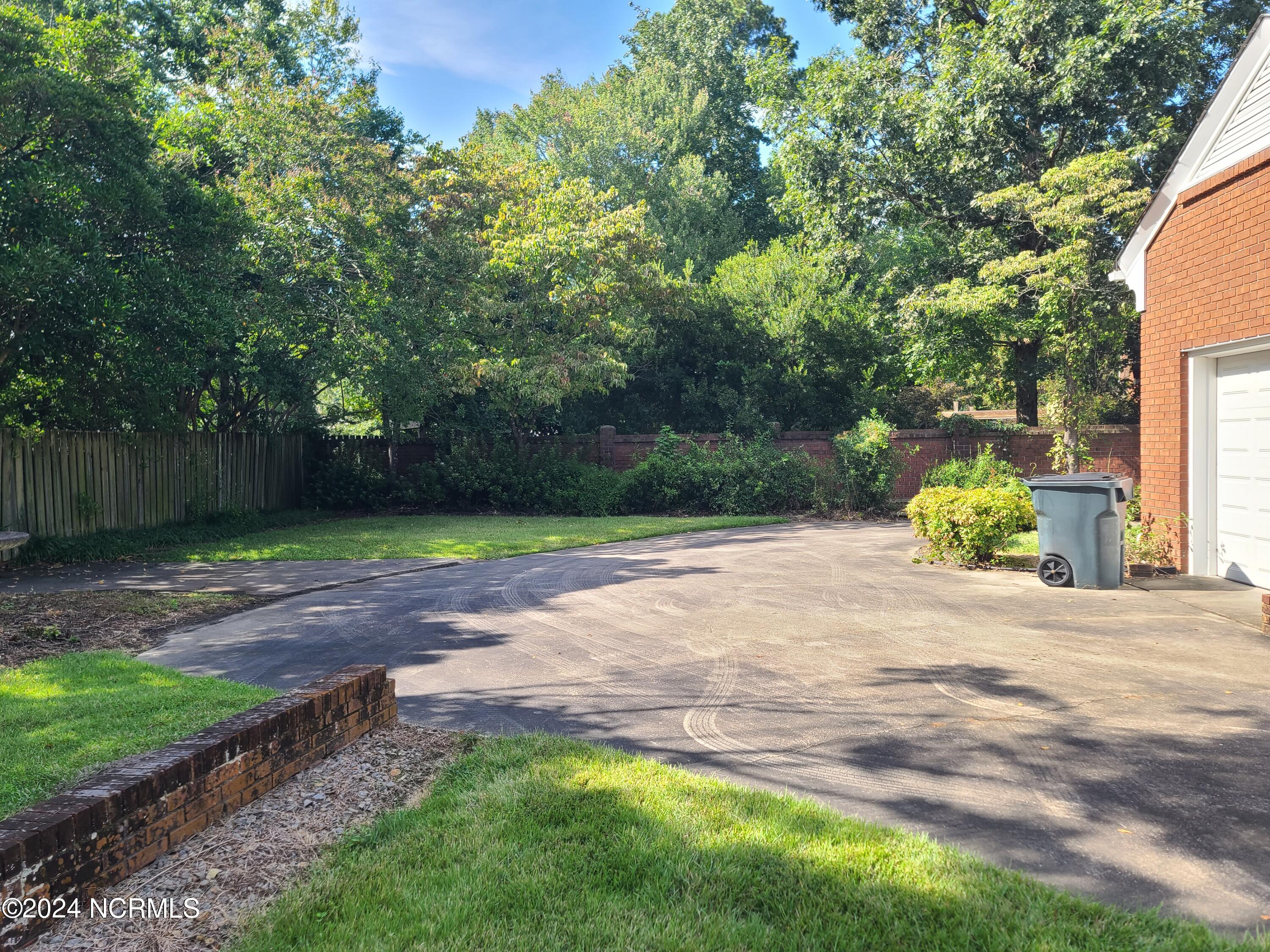1904 Sedgefield Drive Property Photo 11