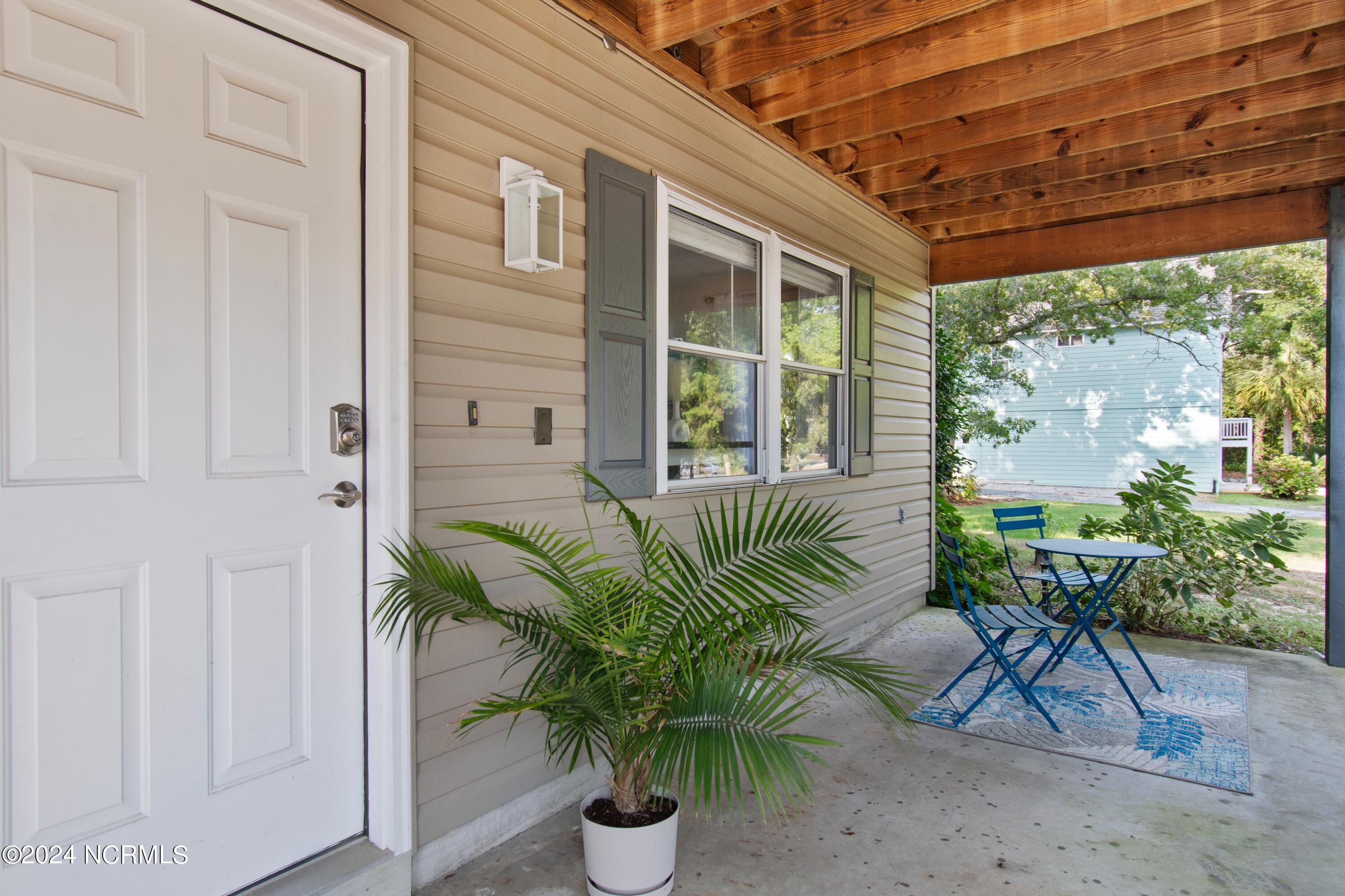 707 E Yacht Drive Property Photo 2