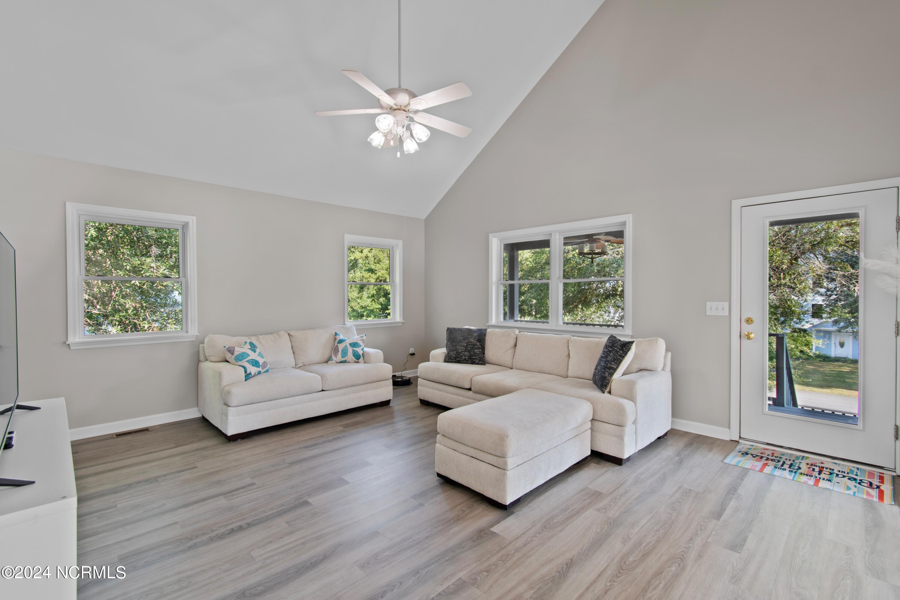 707 E Yacht Drive Property Photo 6