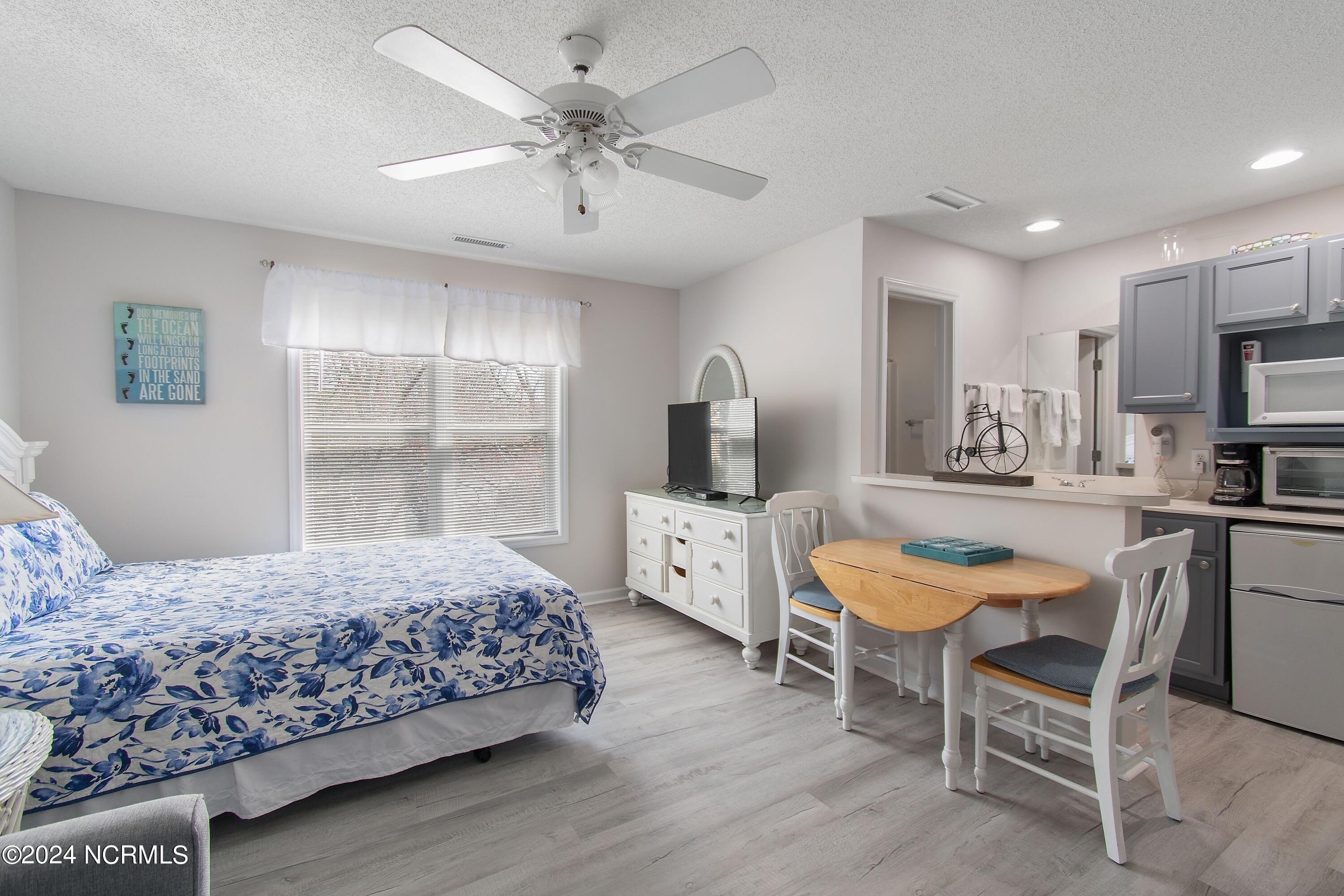 3350 Club Villas Drive 203 Property Photo 5