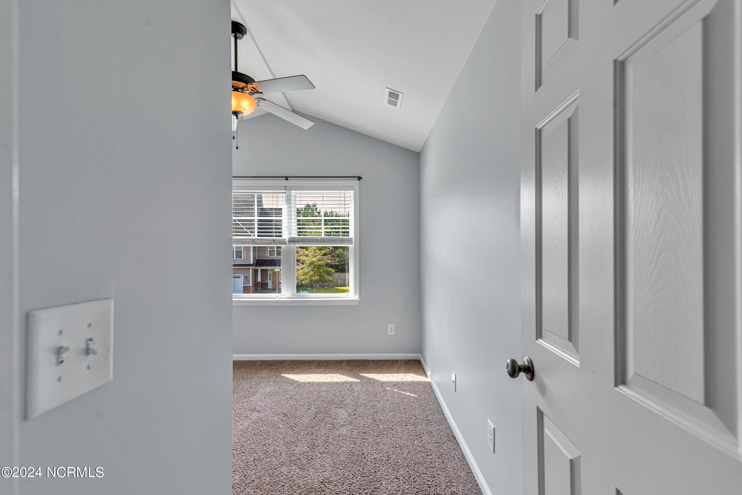 114 Stone Gate Property Photo 28