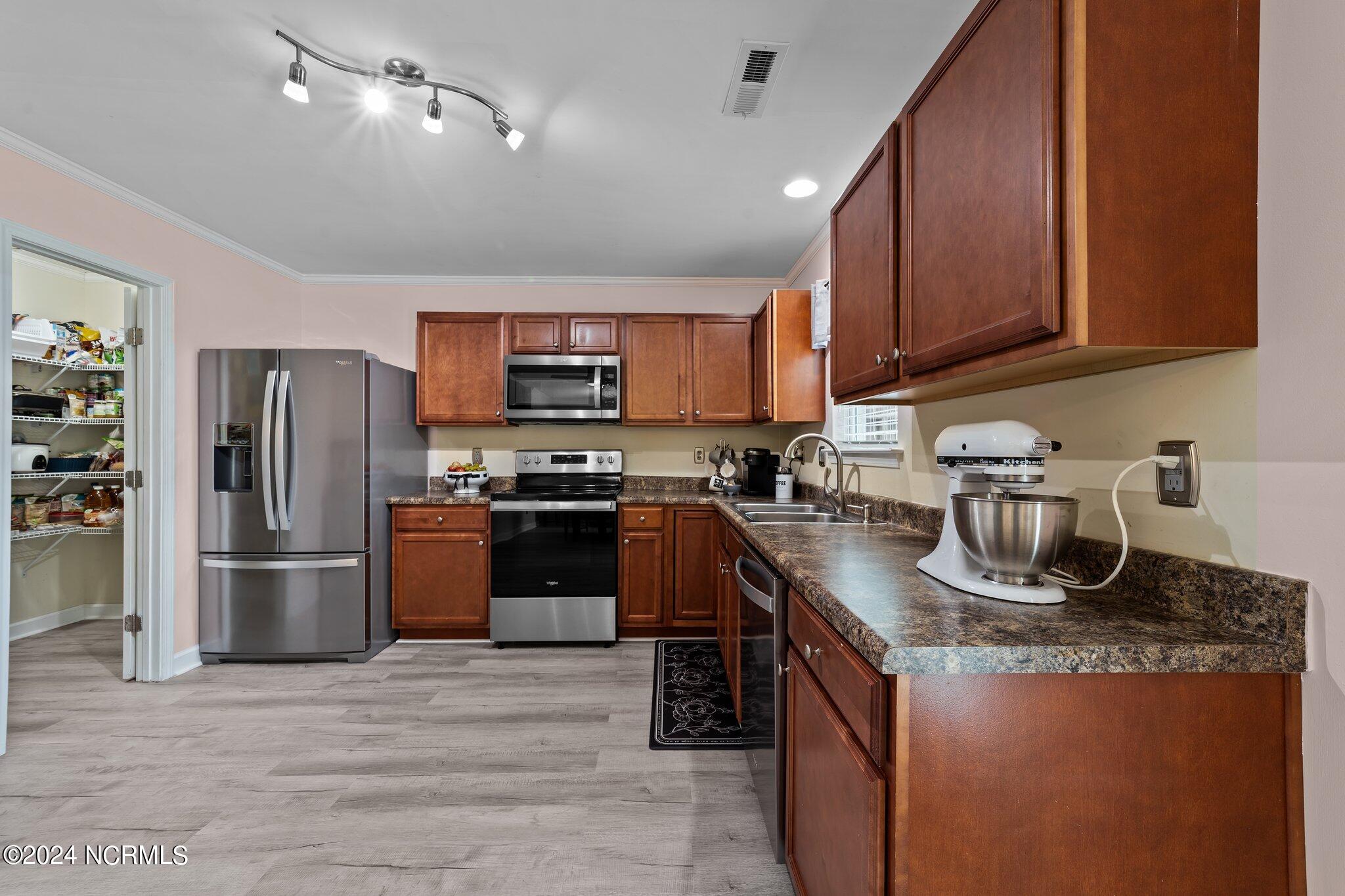 2235 E Brookstone Drive Property Photo 12