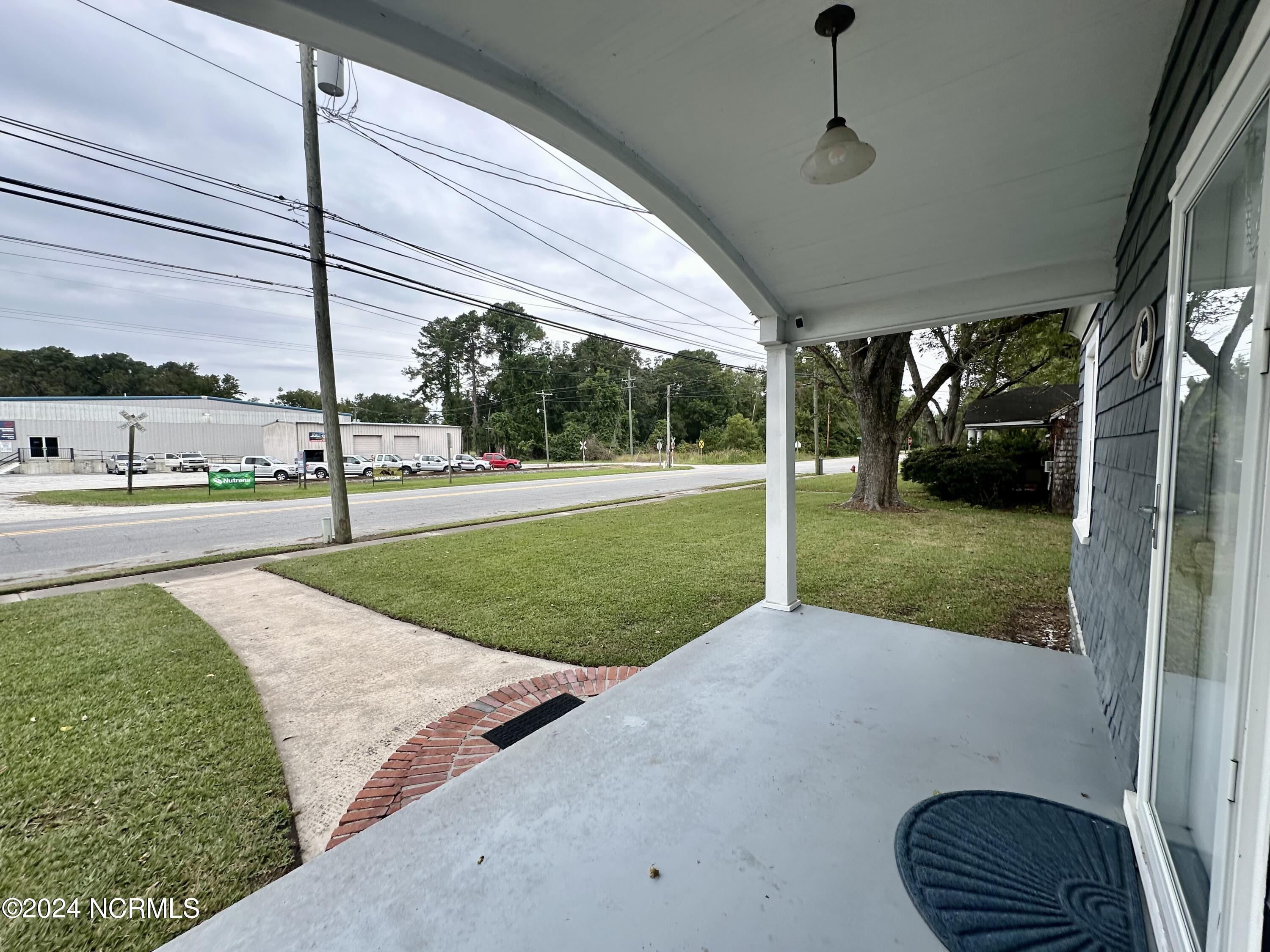 1118 W Main Street Property Photo 2