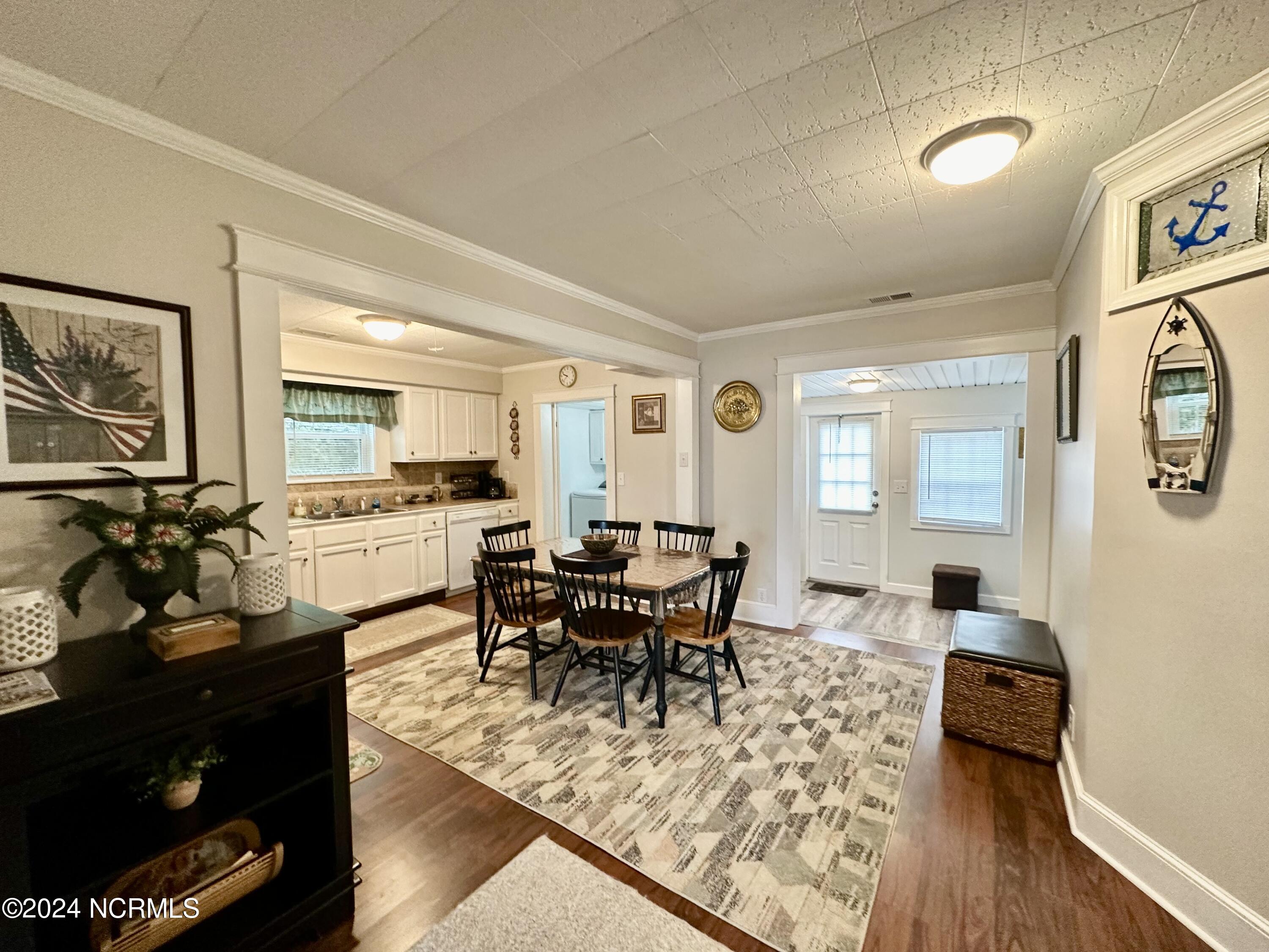 1118 W Main Street Property Photo 6
