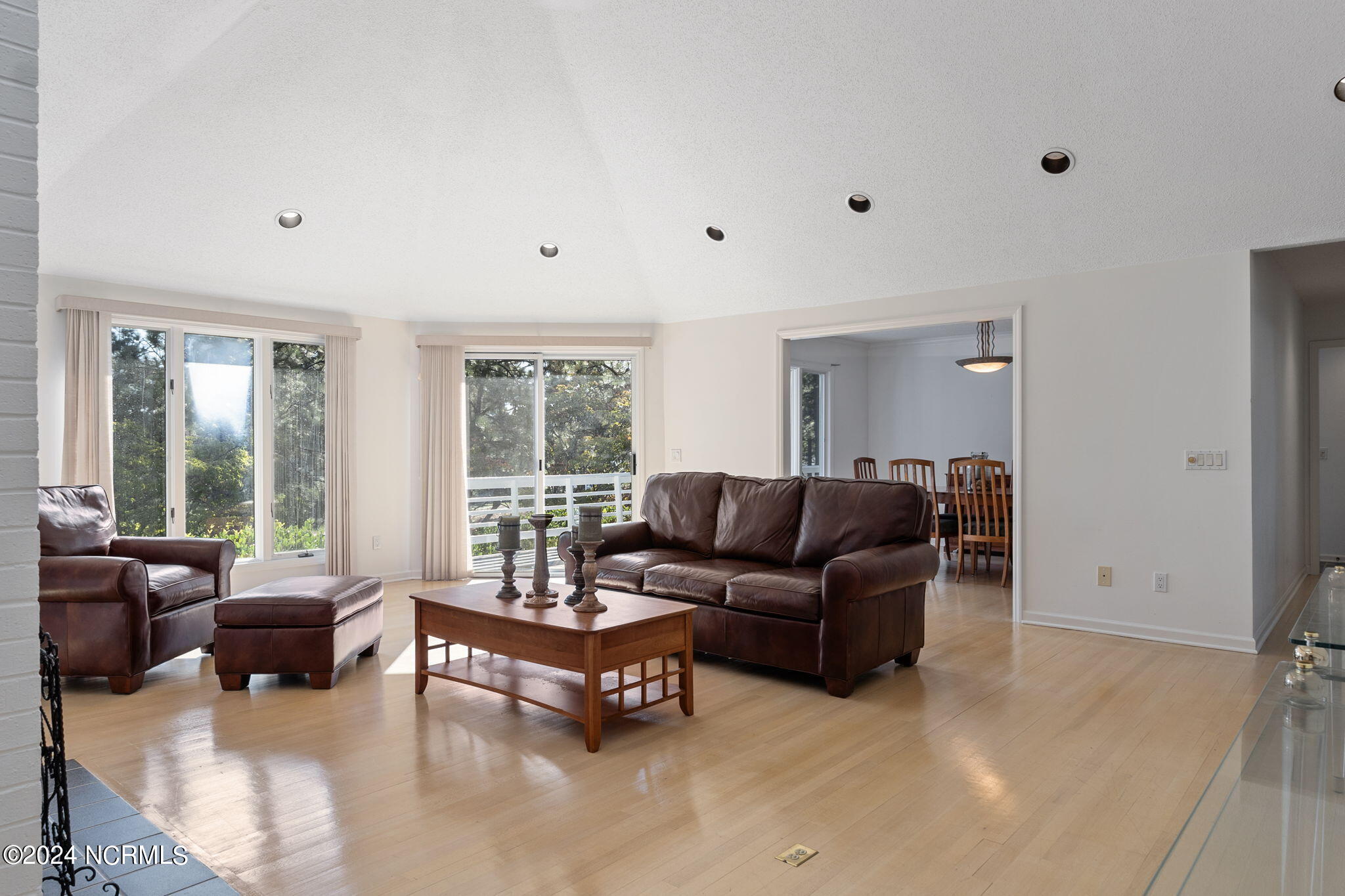 27 Deerwood Court Property Photo 6