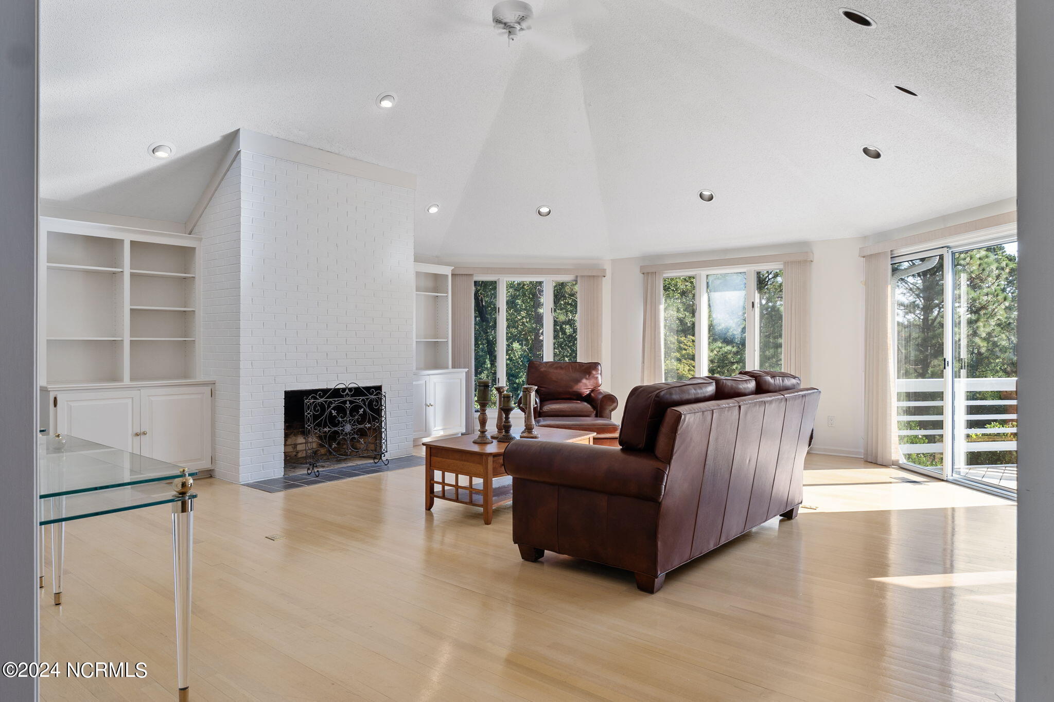 27 Deerwood Court Property Photo 7