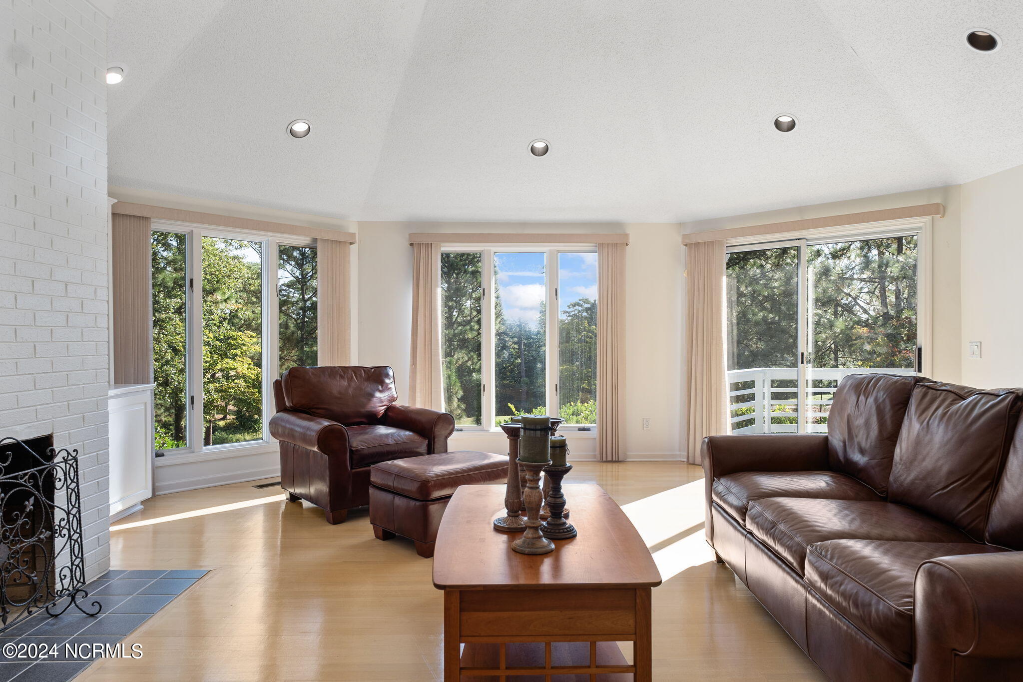27 Deerwood Court Property Photo 8