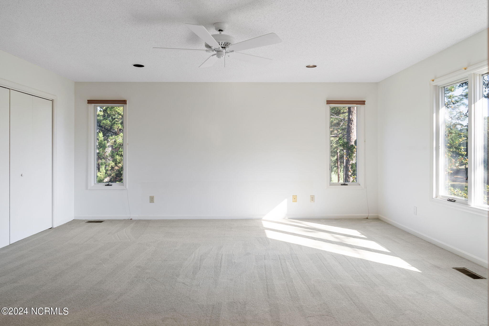 27 Deerwood Court Property Photo 15