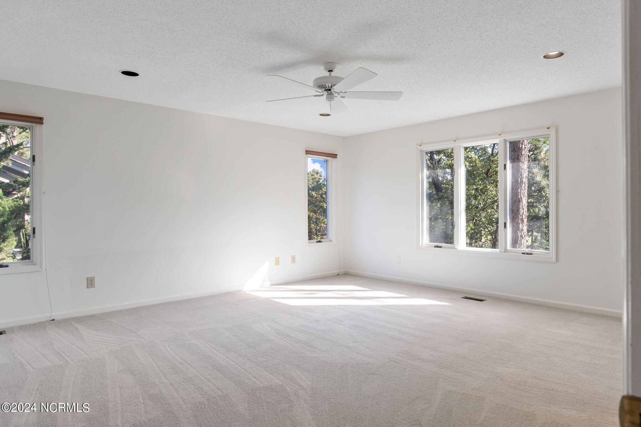 27 Deerwood Court Property Photo 16