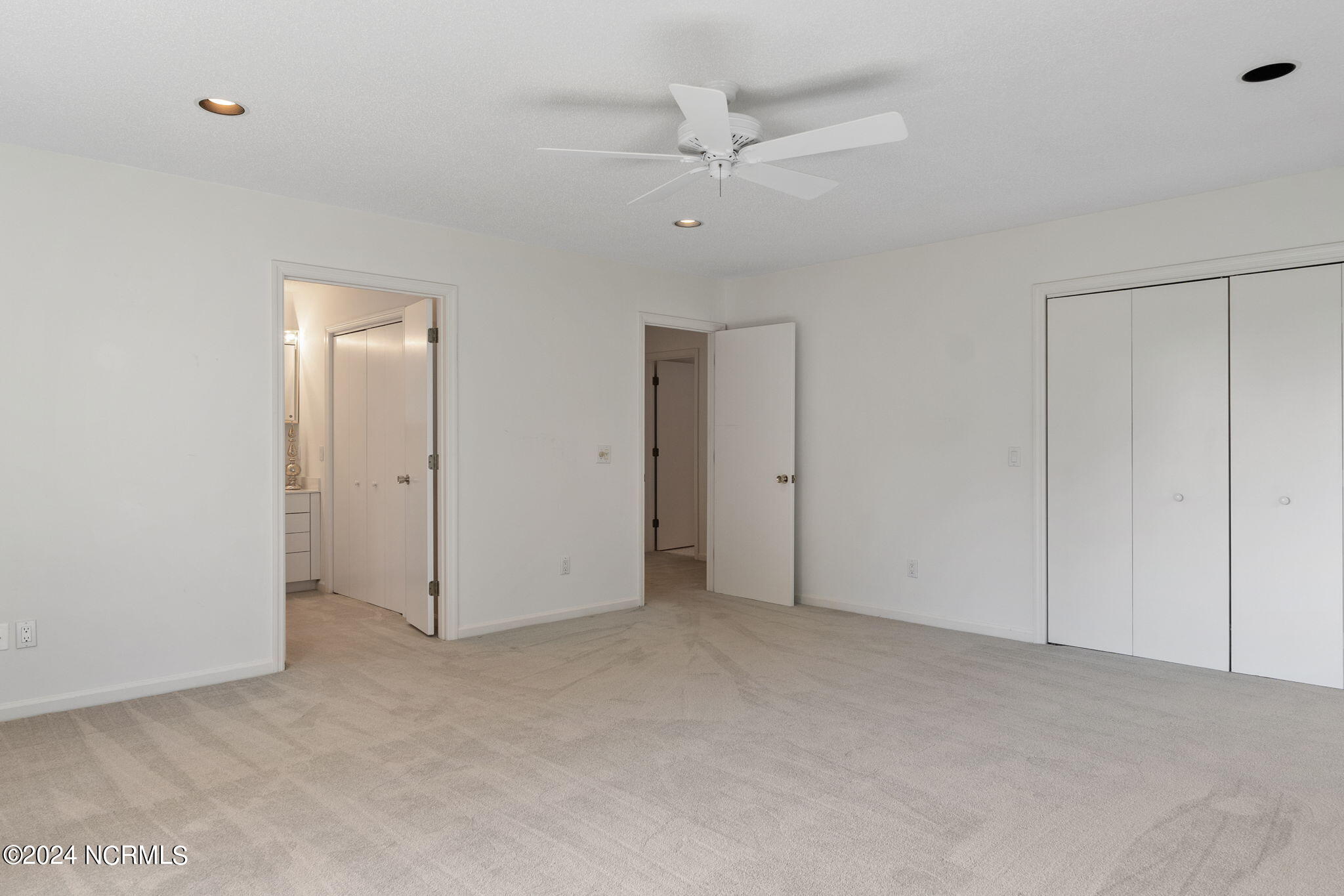 27 Deerwood Court Property Photo 18
