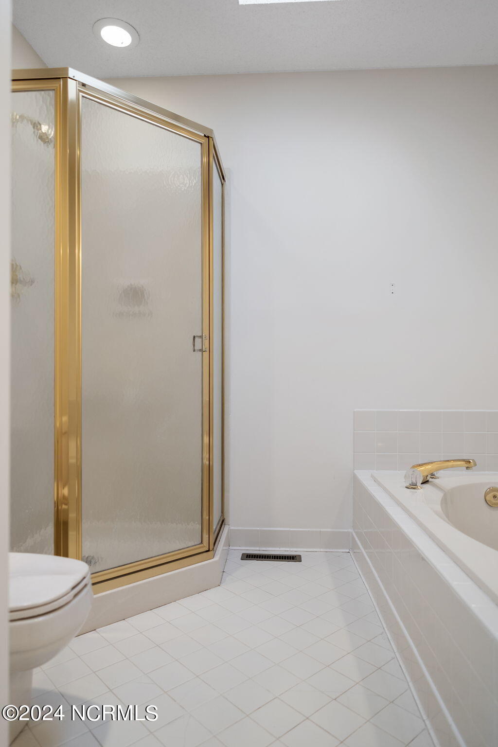 27 Deerwood Court Property Photo 20