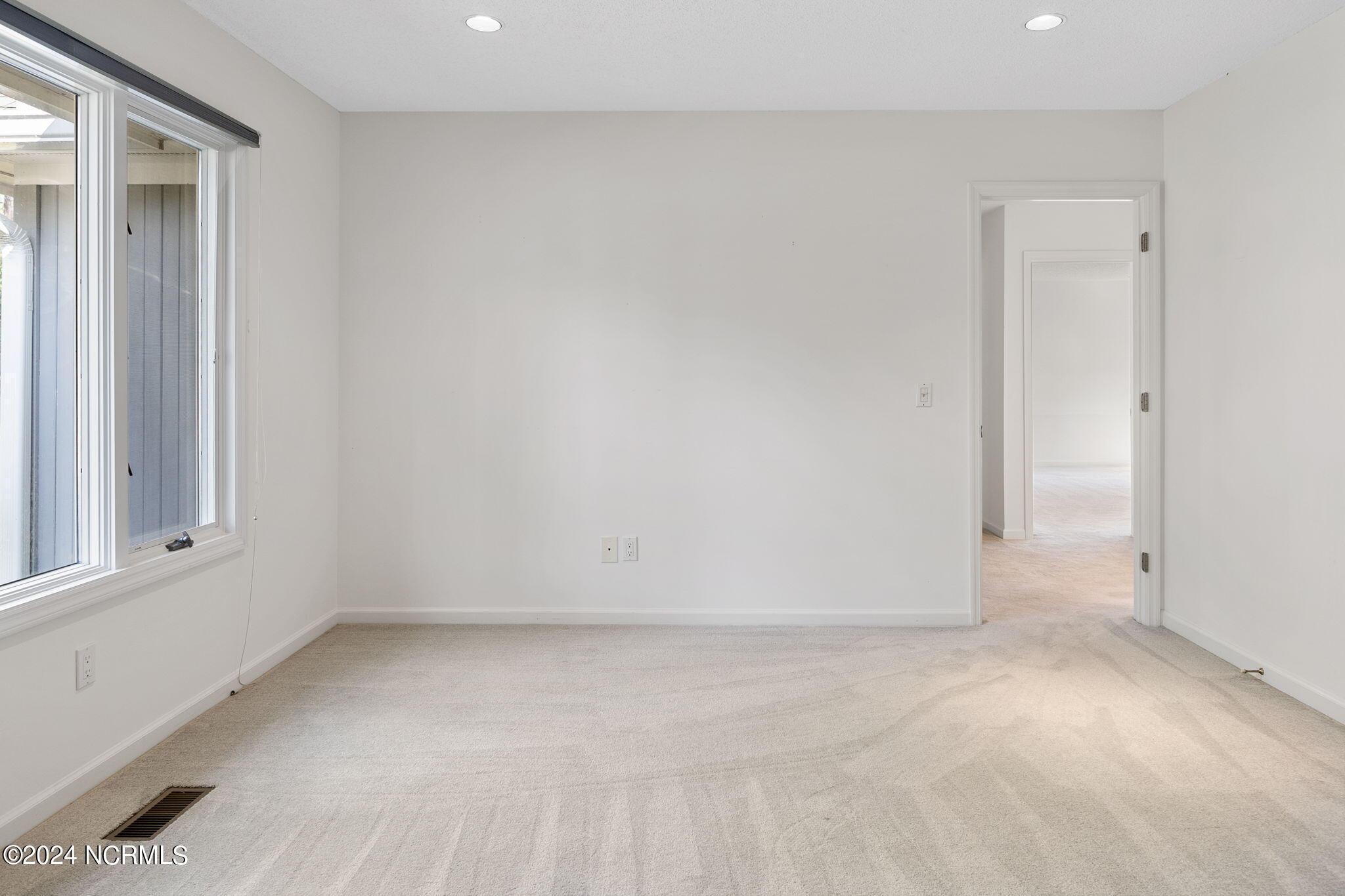 27 Deerwood Court Property Photo 21